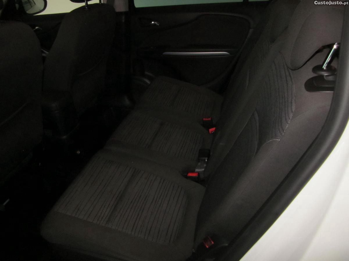 Opel Zafira Tourer — fotografia 2