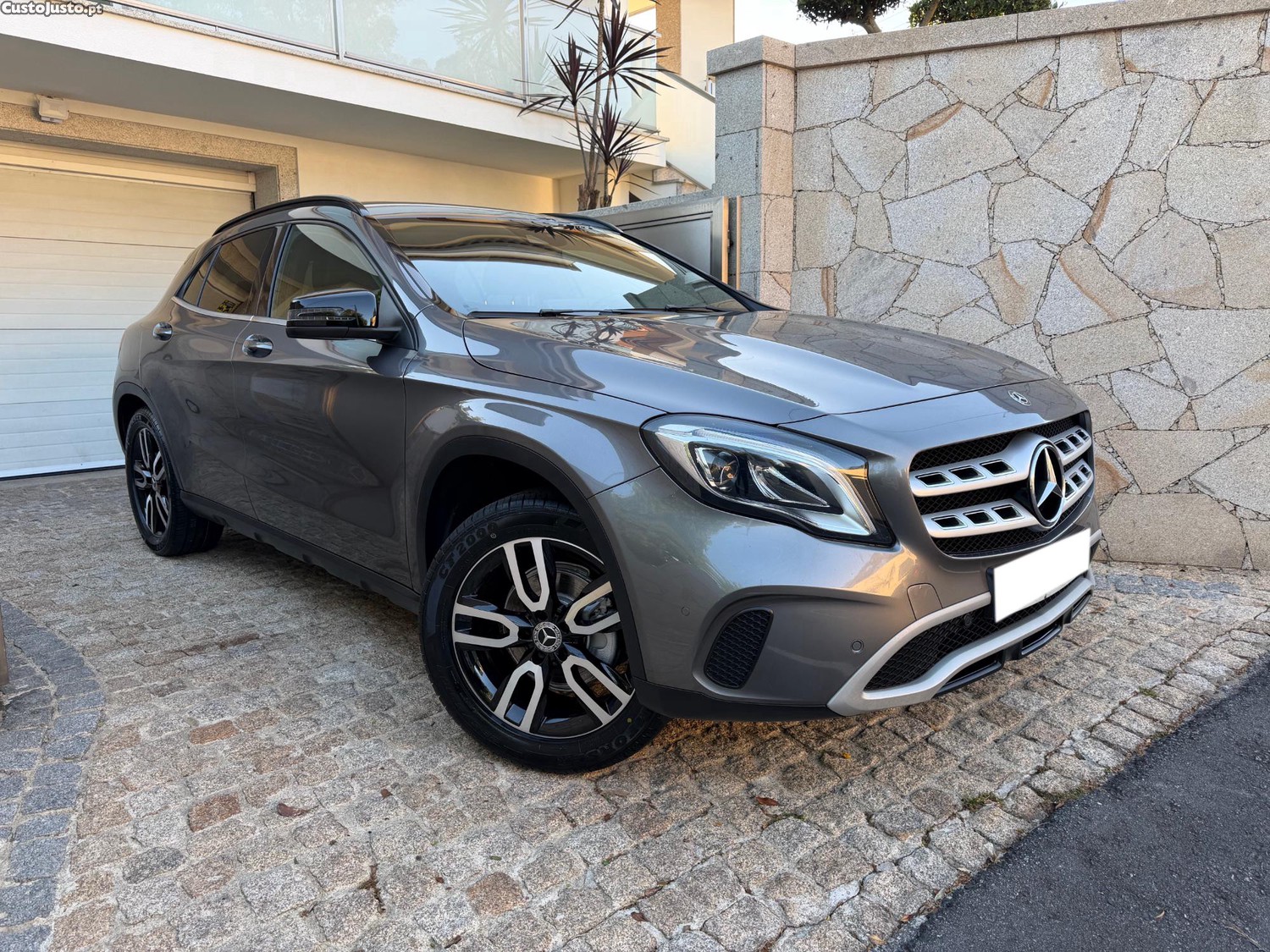 Mercedes-Benz GLA 180 d Peak Edition — photo 3