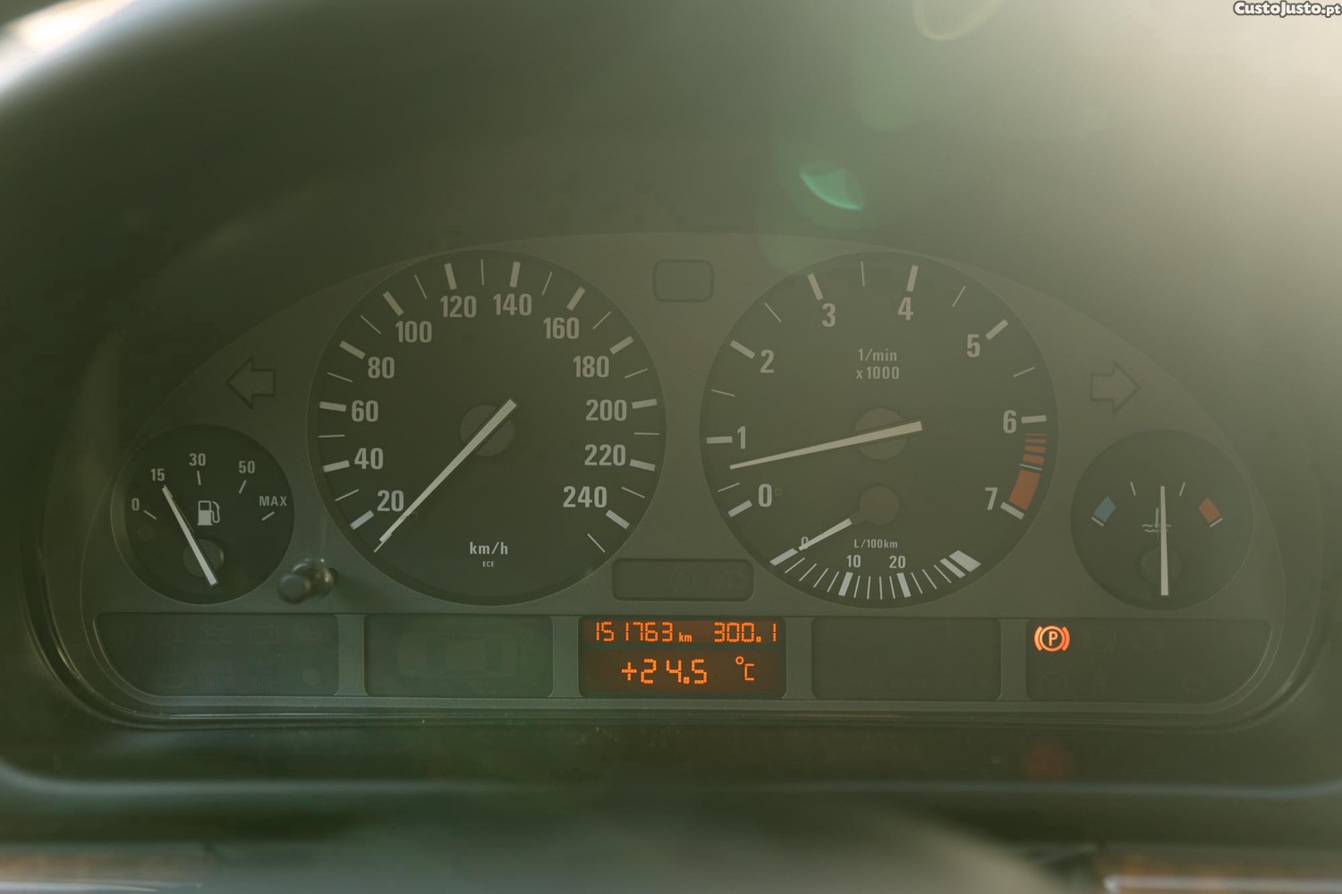 BMW 528 i — fotografia 4