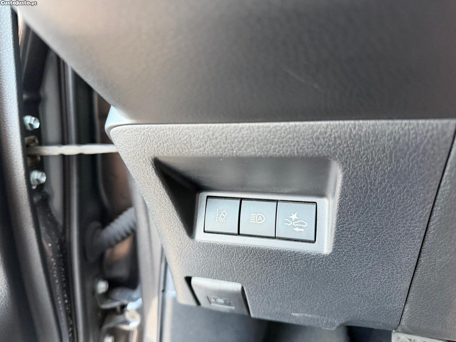 Toyota Yaris 1.0 VVT-i Comfort — fotografia 11