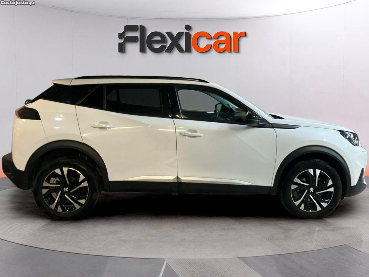 Peugeot 2008 1.2 PureTech Allure — fotografia 18
