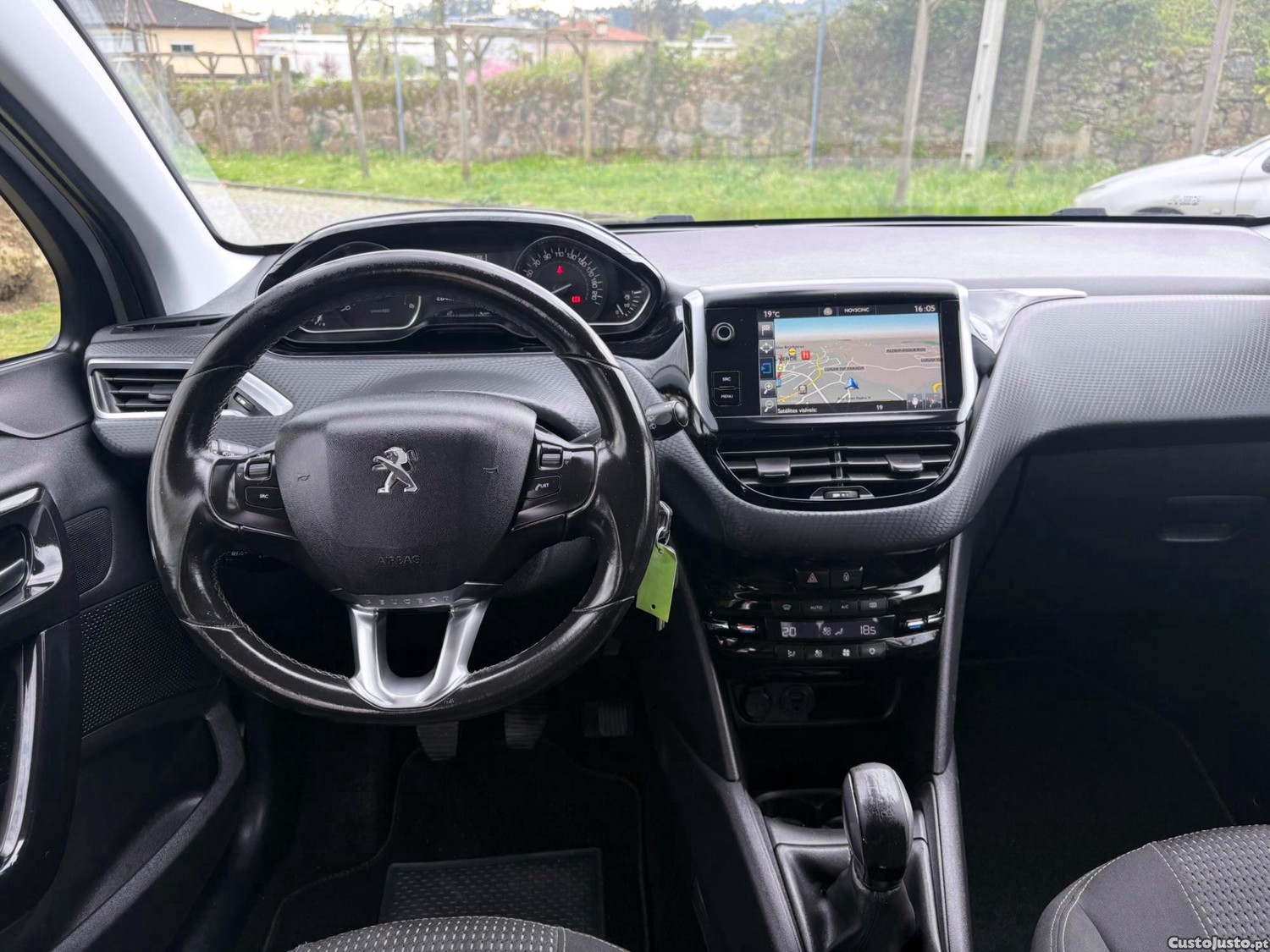 Peugeot 208 1.6 HDI VERSÃO ALLURE — fotografia 6
