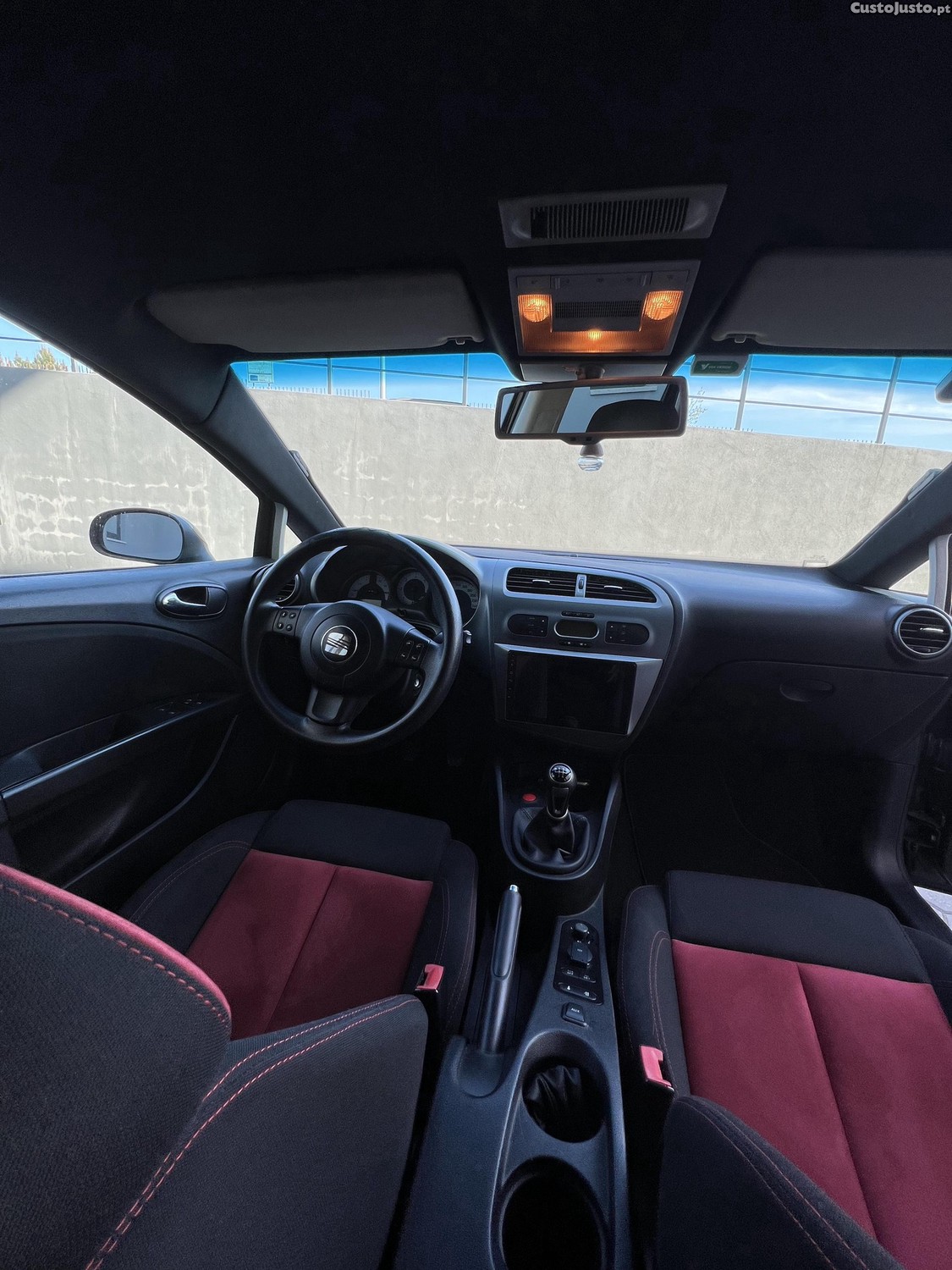 SEAT Leon 1.9 tdi — fotografia 4