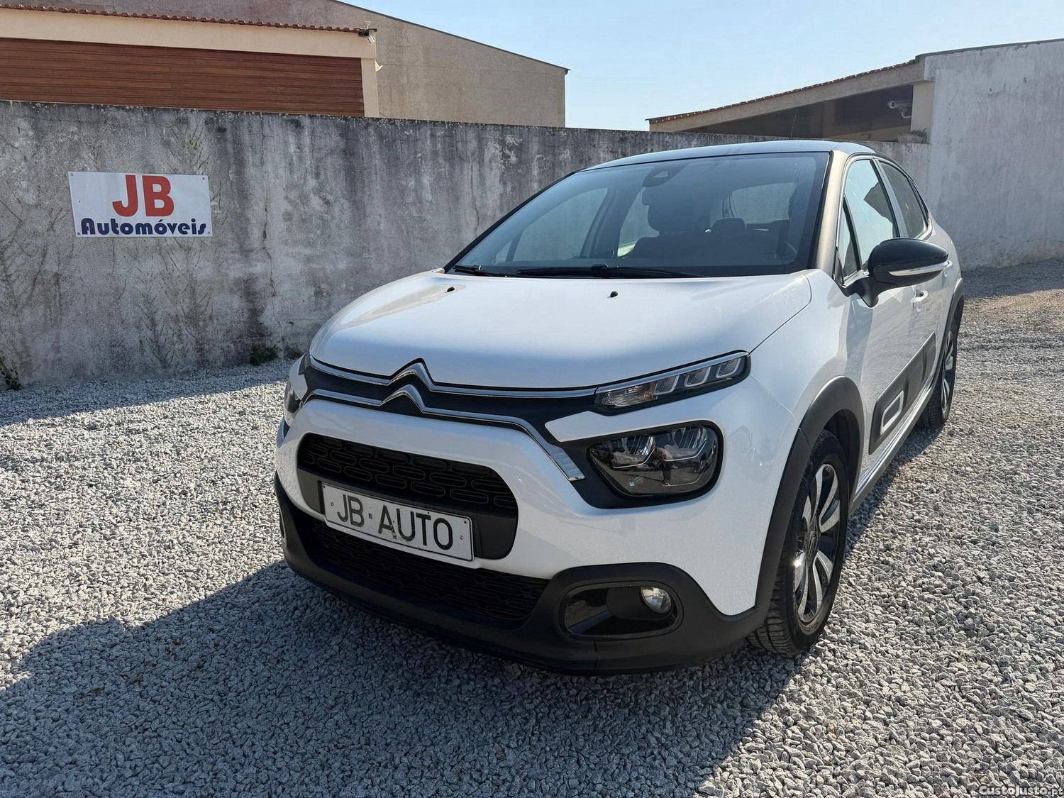 Citroën C3 1.2 PureTech Shine - 21 — photo 2