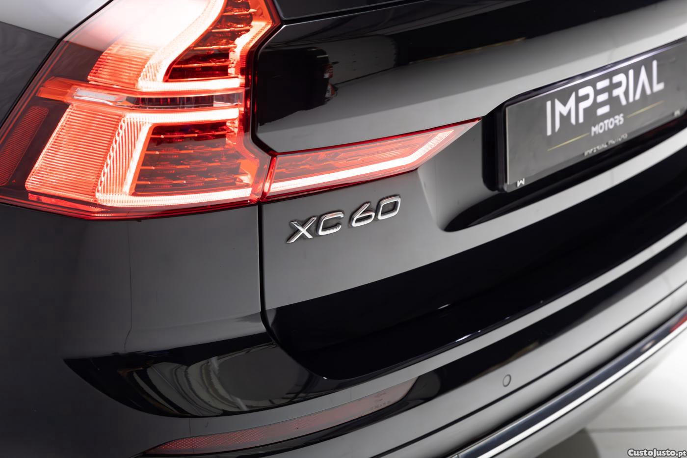 Volvo XC 60 2.0 T6 PHEV Core AWD — fotografia 2
