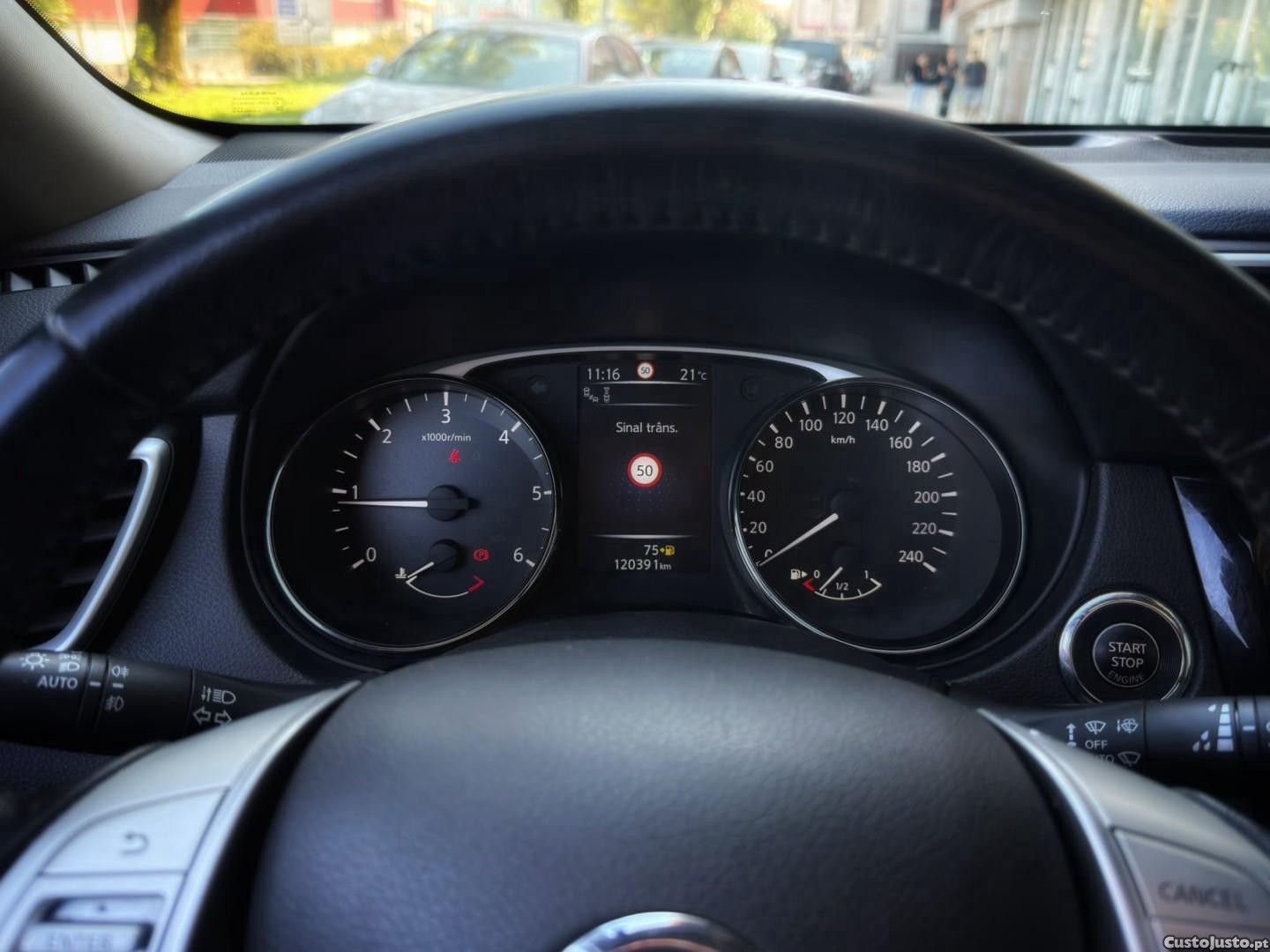 Nissan X-Trail 1.6 DCi Tekna — fotografia 10