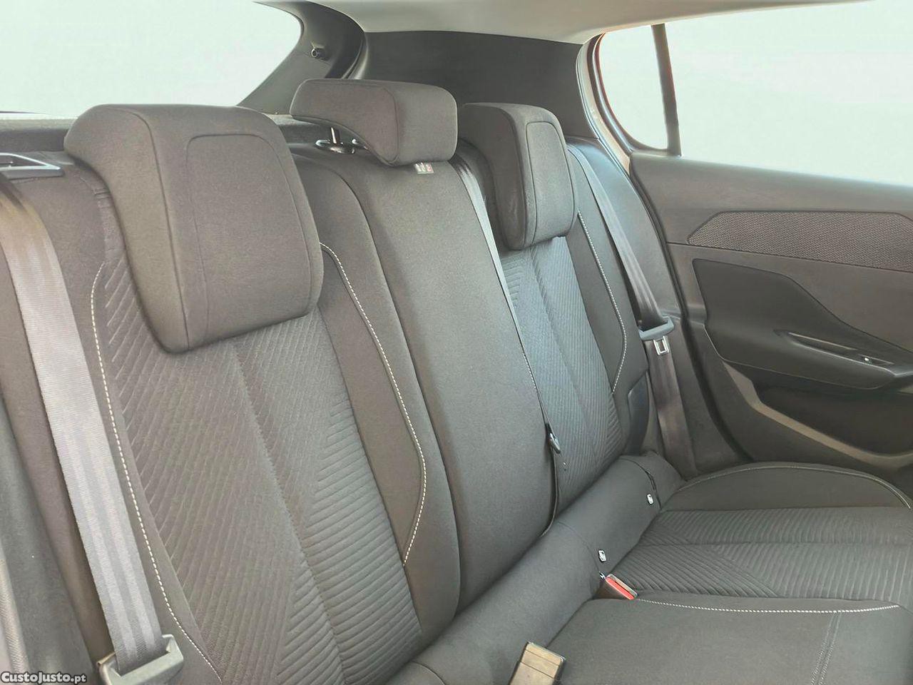 Peugeot 308 1.5 BlueHDi Active Pack — fotografia 4