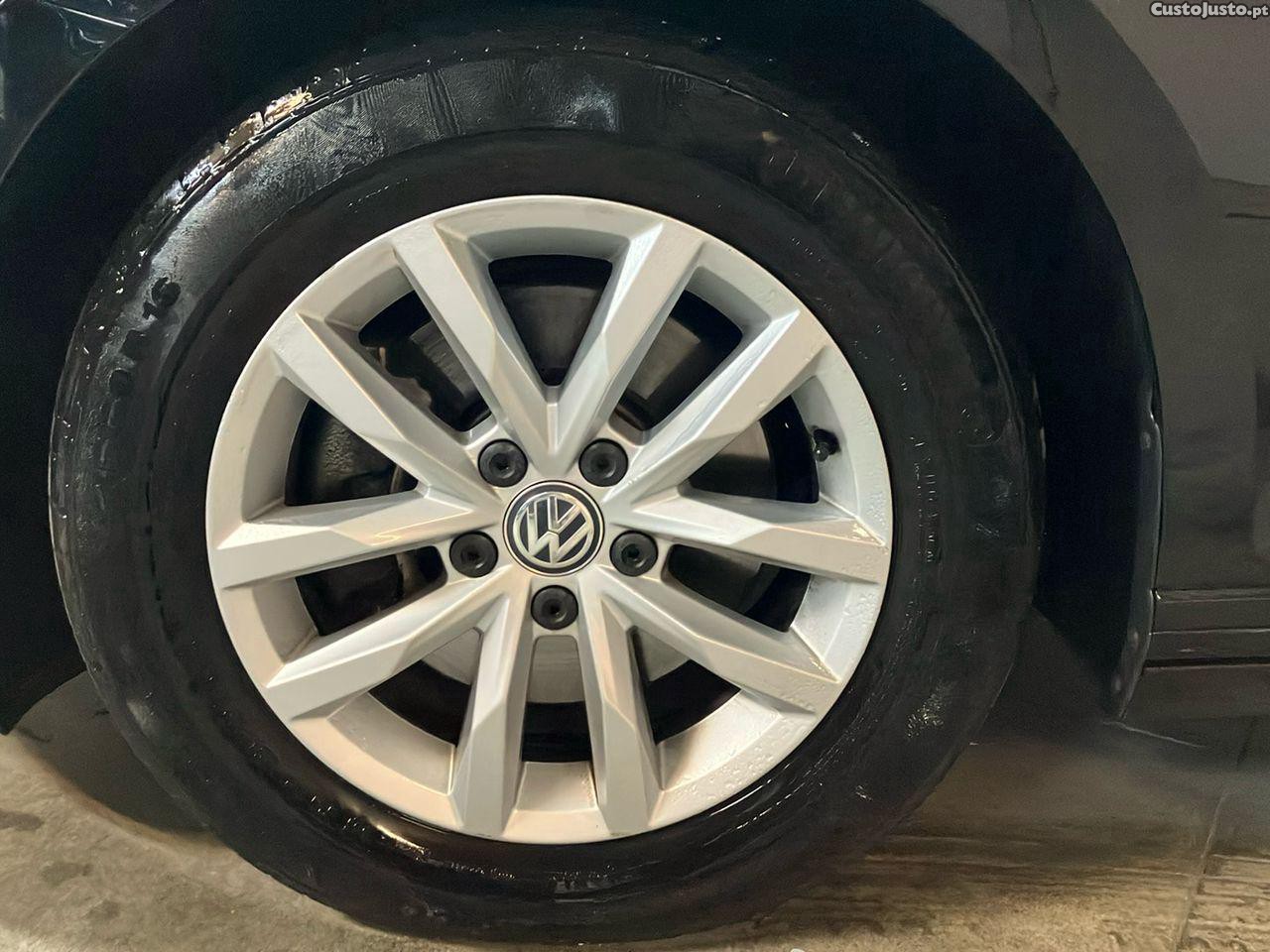Volkswagen Passat 1.6 TDI Confortline — fotografia 15