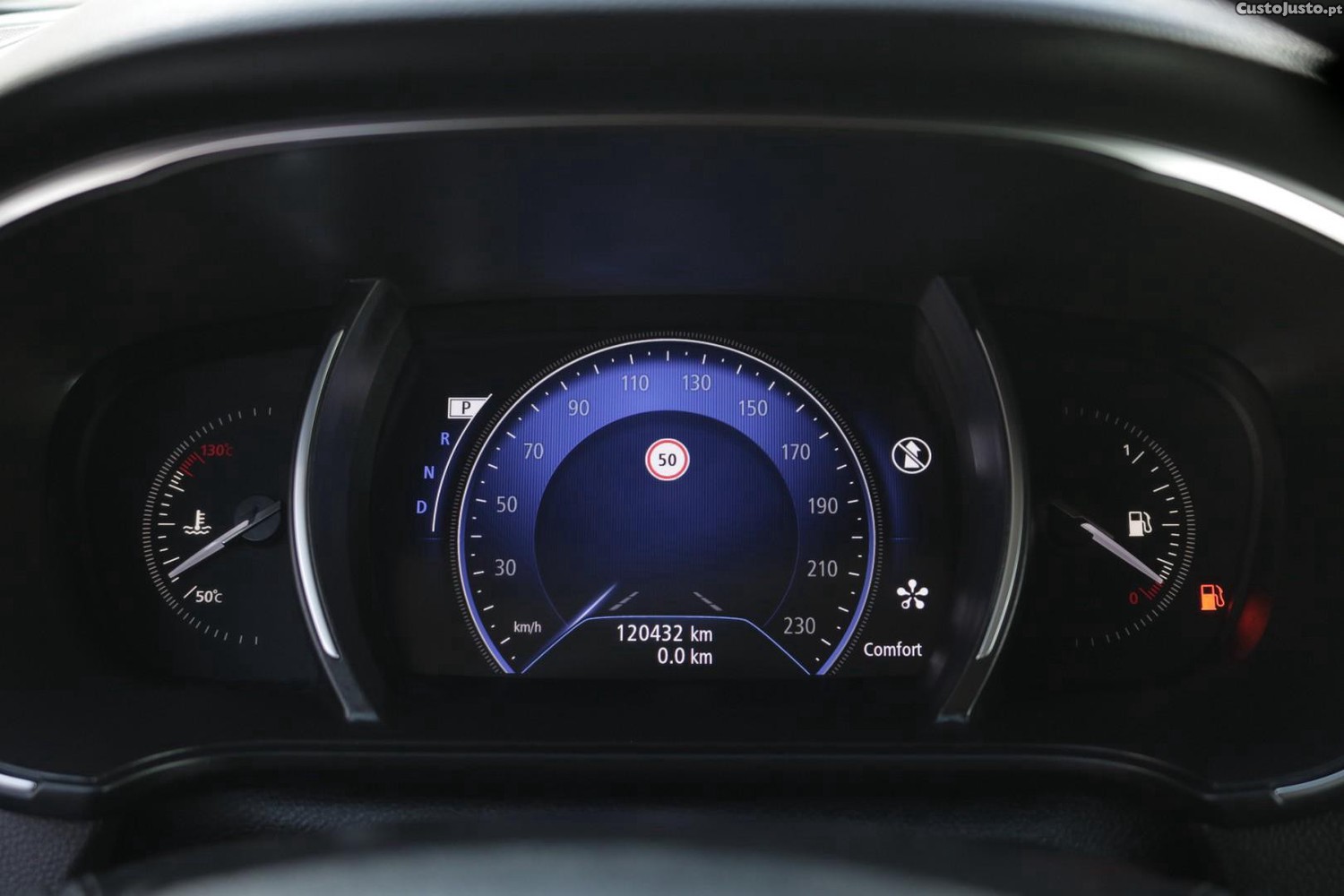 Renault Mégane Sport Tourer 1.5 Blue DCI GT Line EDC 115cv — fotografia 23
