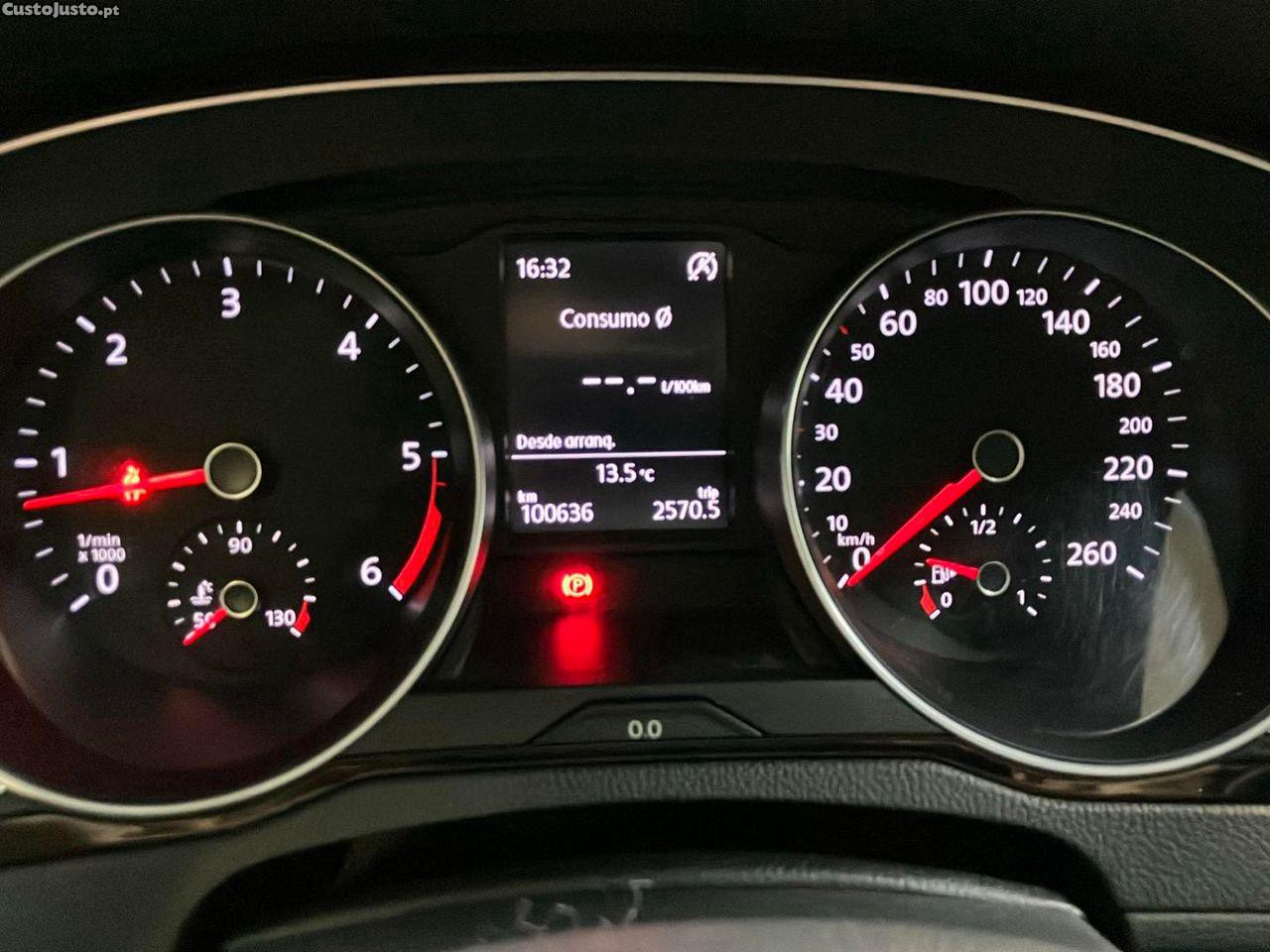 Volkswagen Passat 1.6 TDI Confortline — fotografia 11