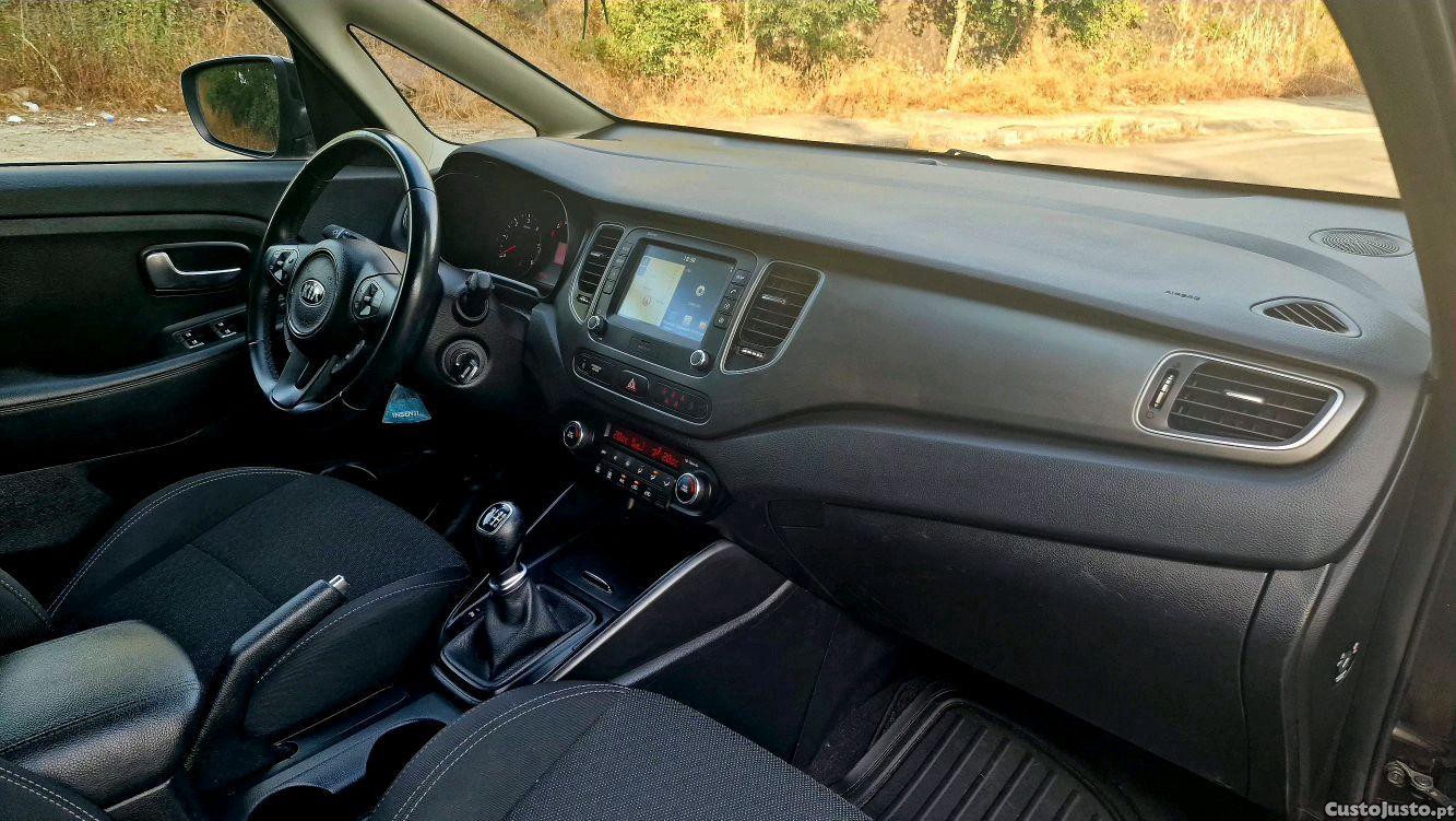 Kia Carens 1.7 CRDI 7 LUGARES — fotografia 3