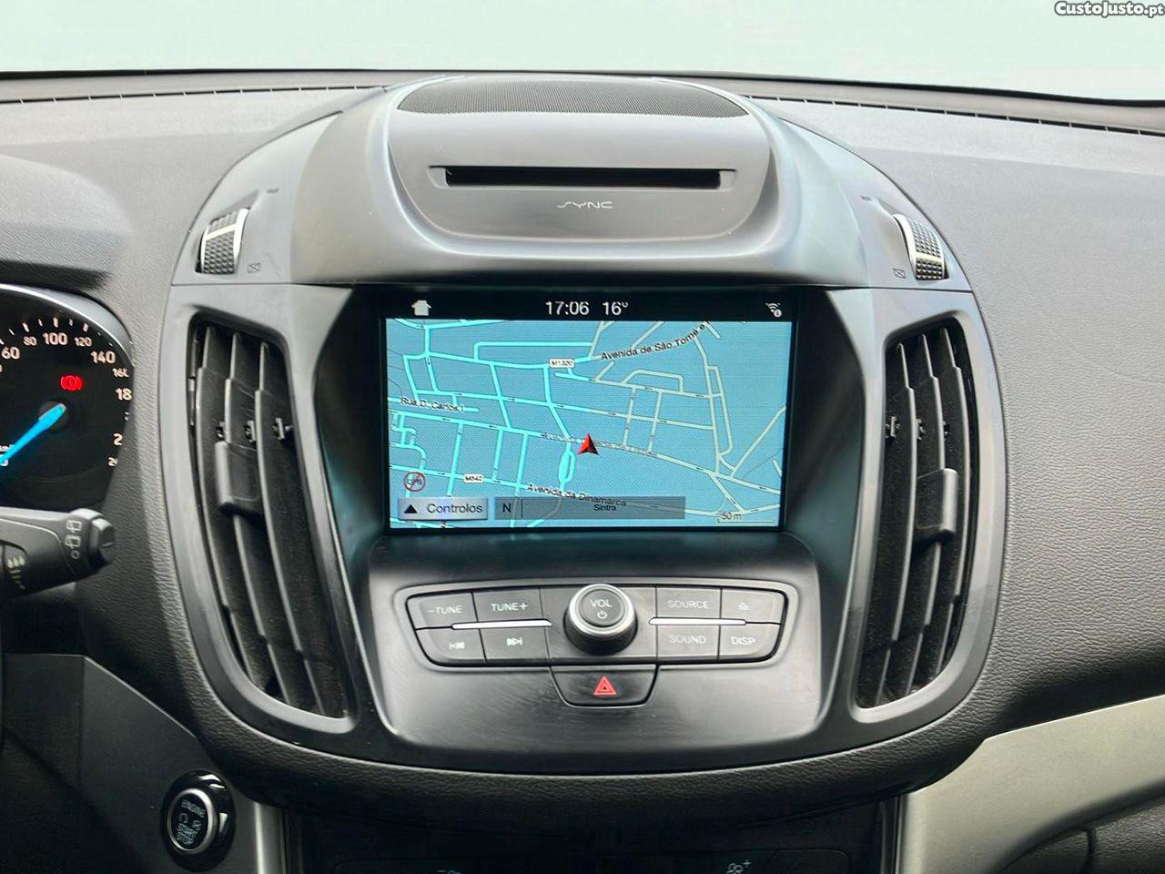 Ford Kuga 1.5 TDCi EcoBlue Titanium — fotografia 8