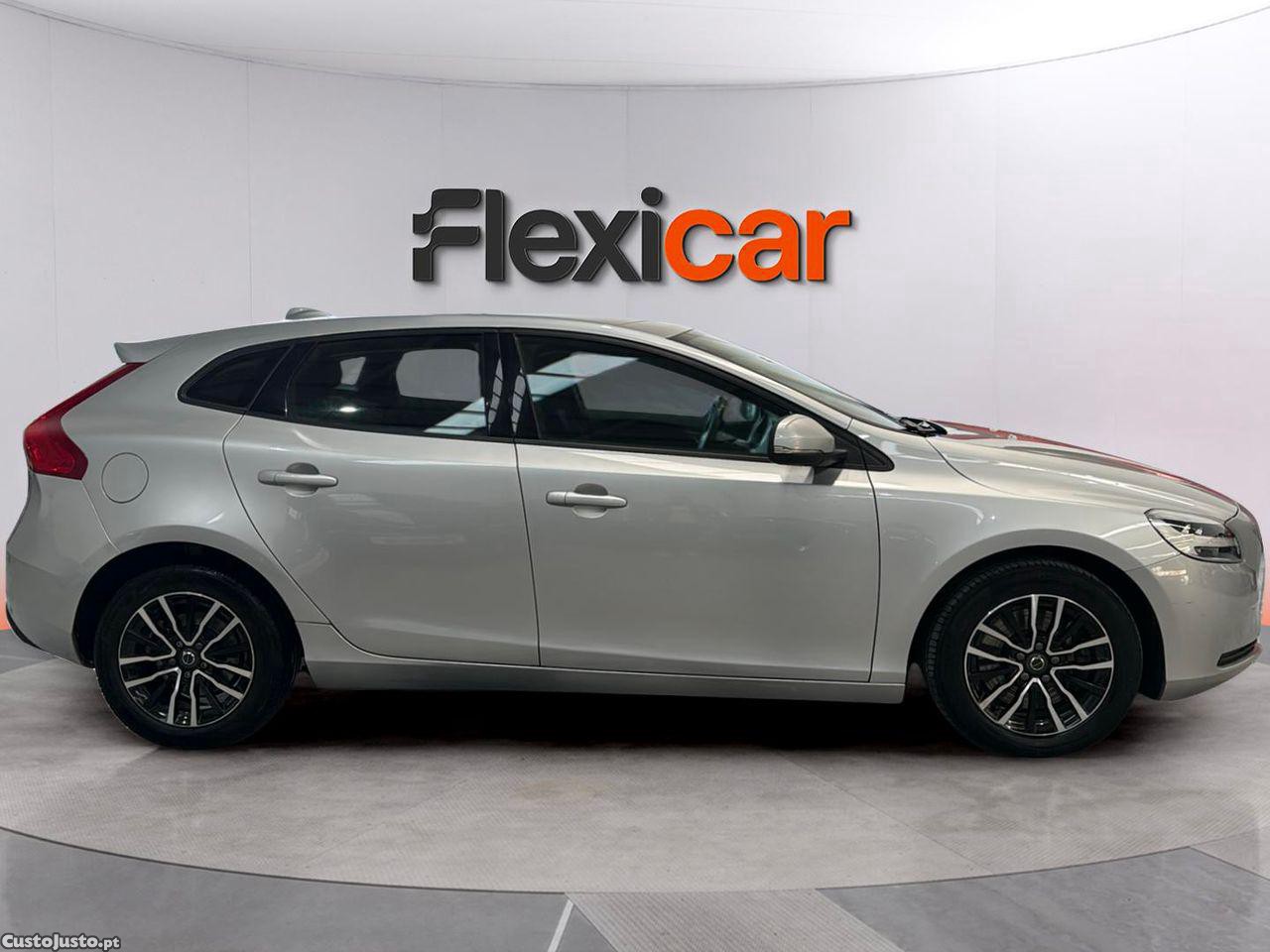 Volvo V40 2.0 D3 Momentum — photo 5
