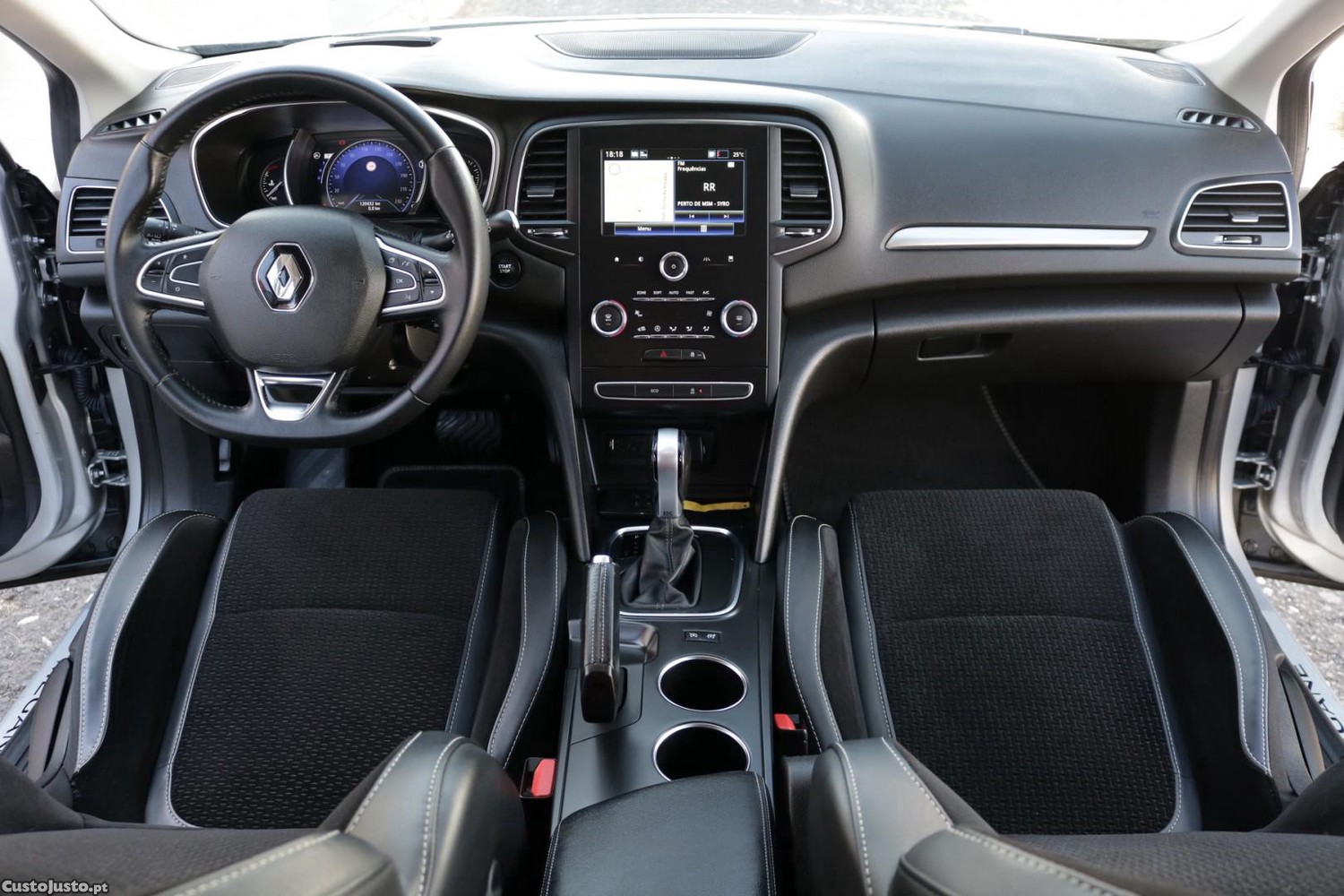 Renault Mégane Sport Tourer 1.5 Blue DCI GT Line EDC 115cv — fotografia 33