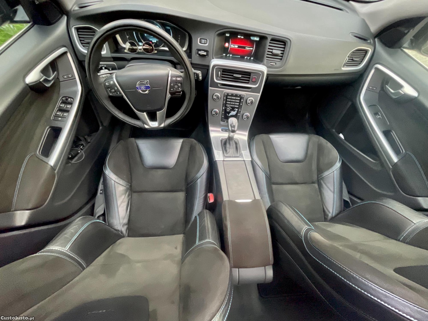 Volvo V60 D6 Plug-in H elétrica até 50 km - 14 foto 2