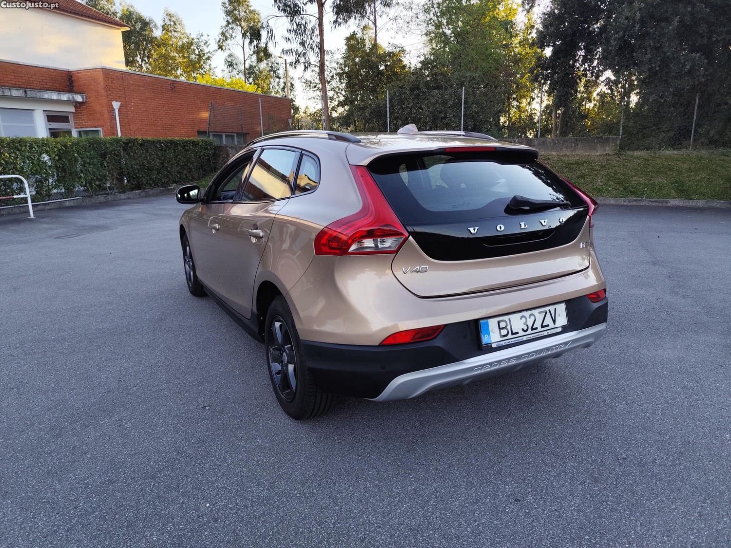 Volvo V40 1.6 diesel D2 cross country — photo 5