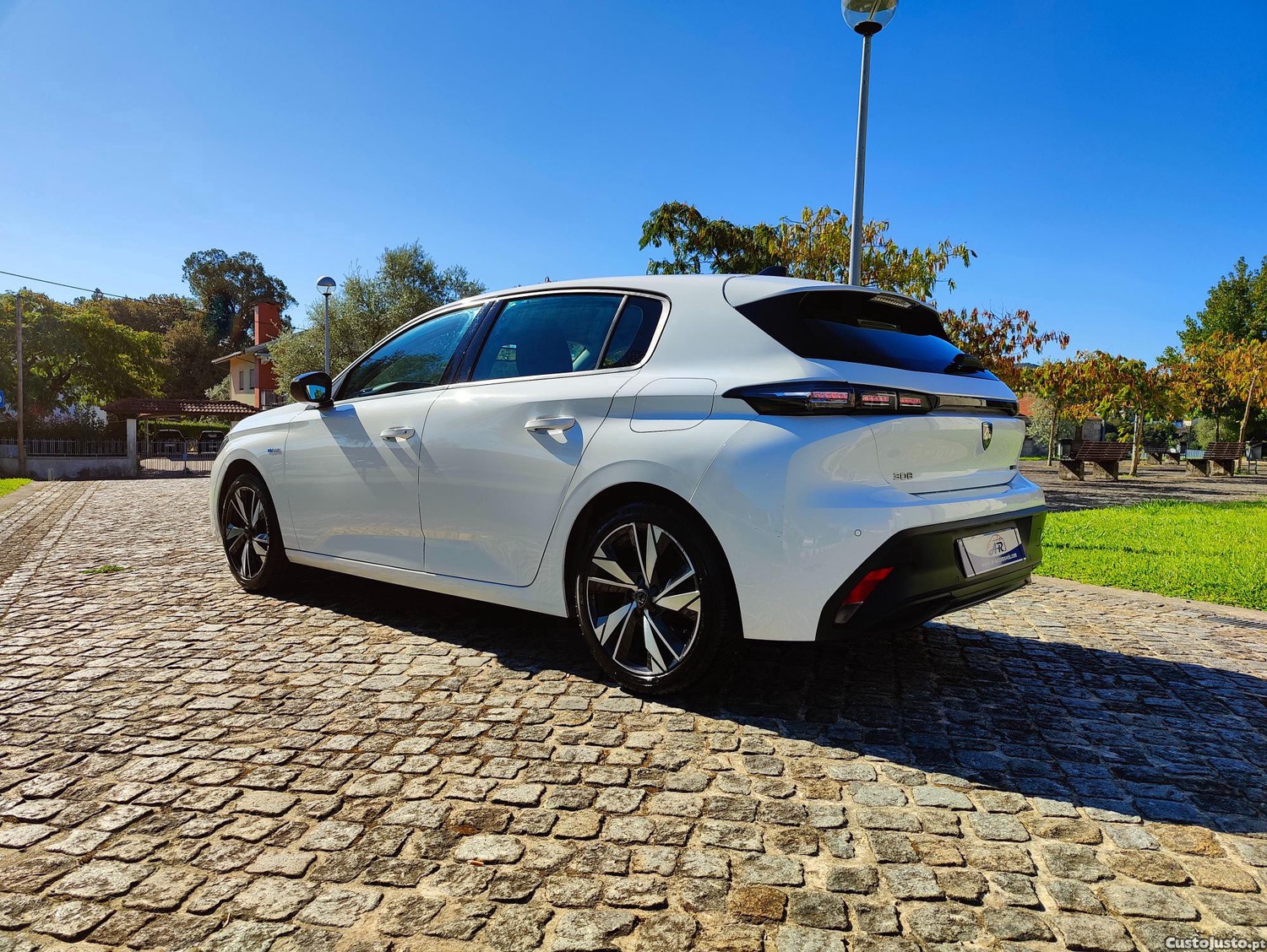 Peugeot 308 1.6 Hybrid Active Pack e-EAT8 - 23 — photo 4