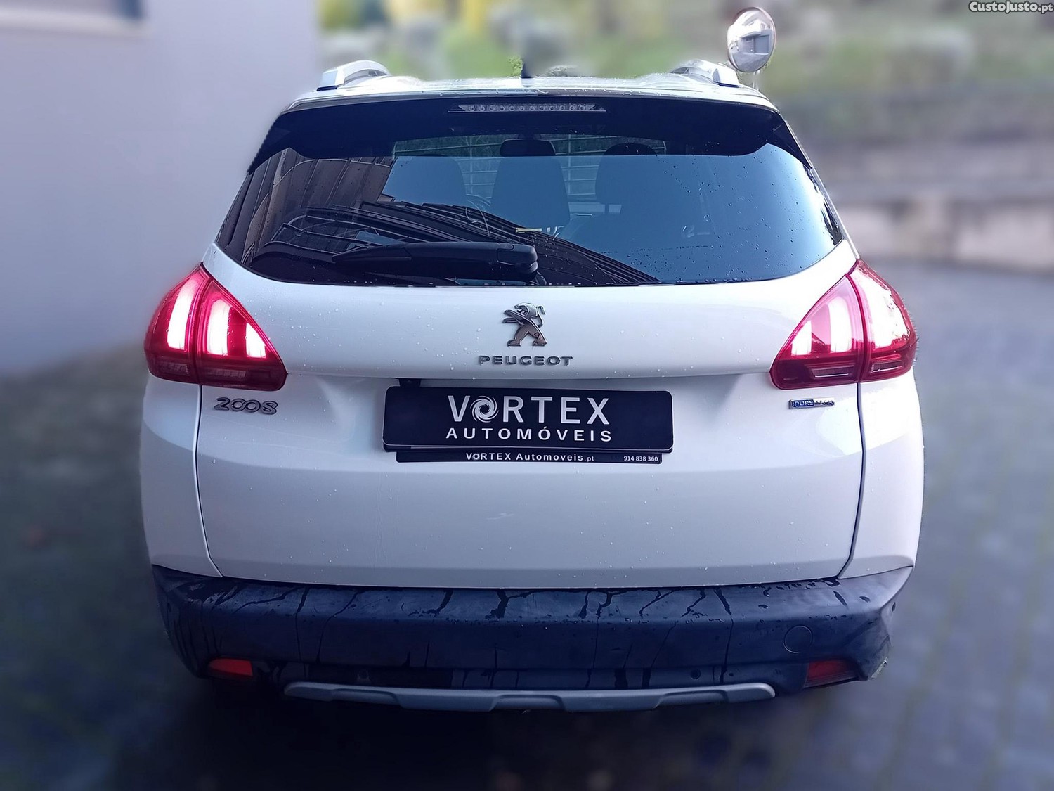 Peugeot 2008 1.2 PureTech Allure EAT6 — fotografia 14