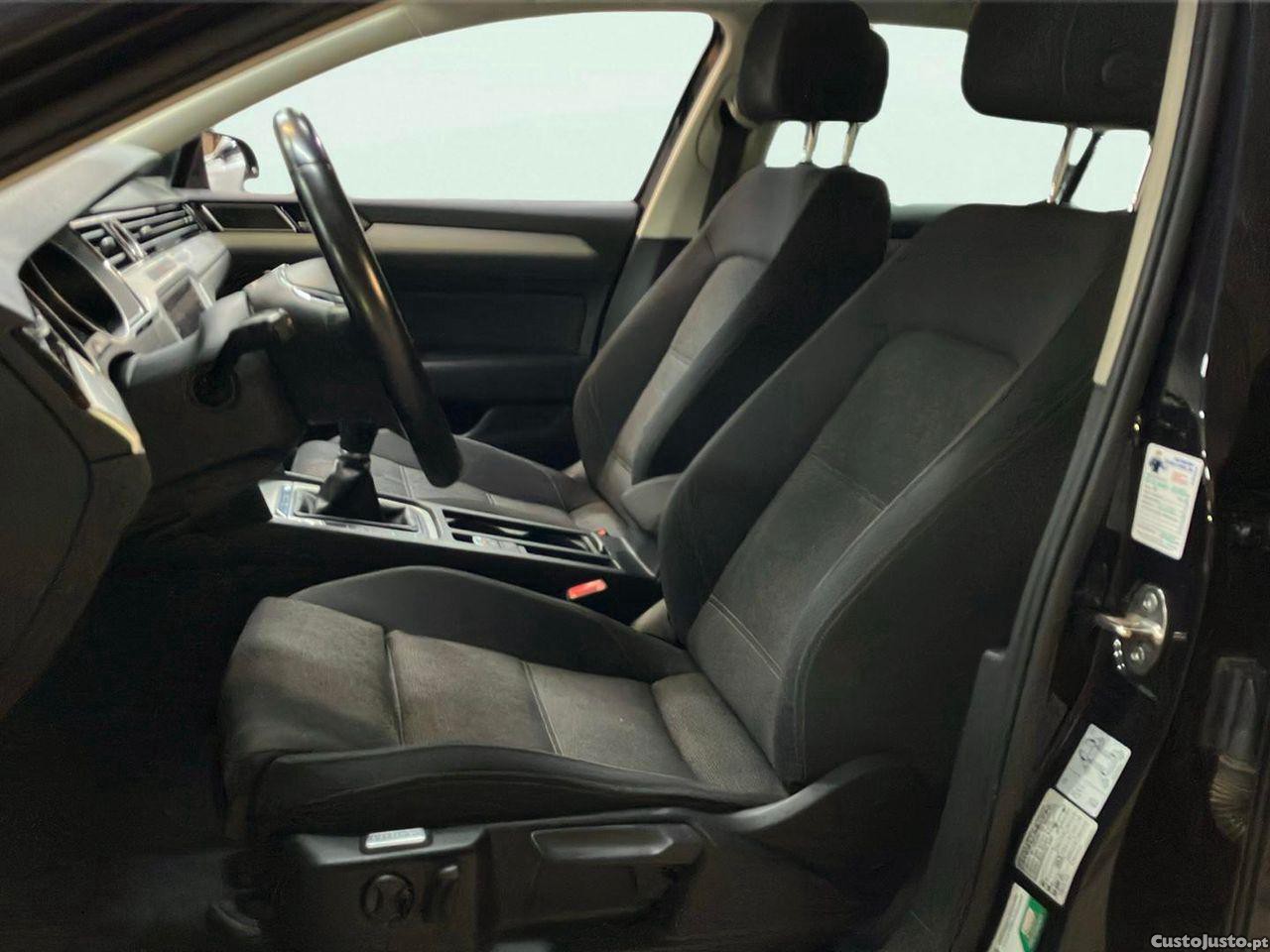 Volkswagen Passat 1.6 TDI Confortline — fotografia 9