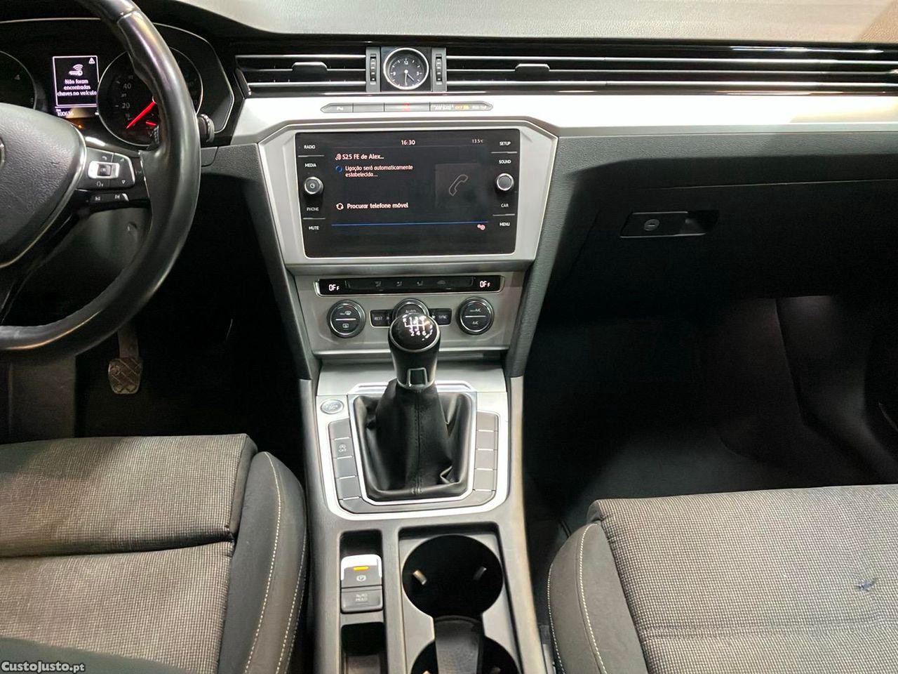 Volkswagen Passat 1.6 TDI Confortline — fotografia 14