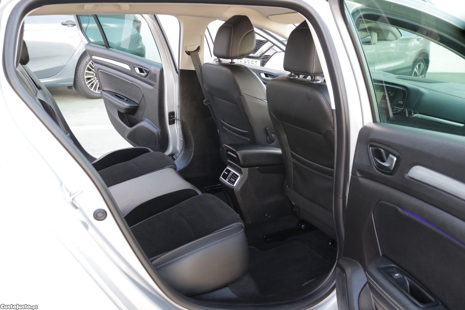 Renault Mégane Sport Tourer 1.5 Blue DCI GT Line EDC 115cv — fotografia 36