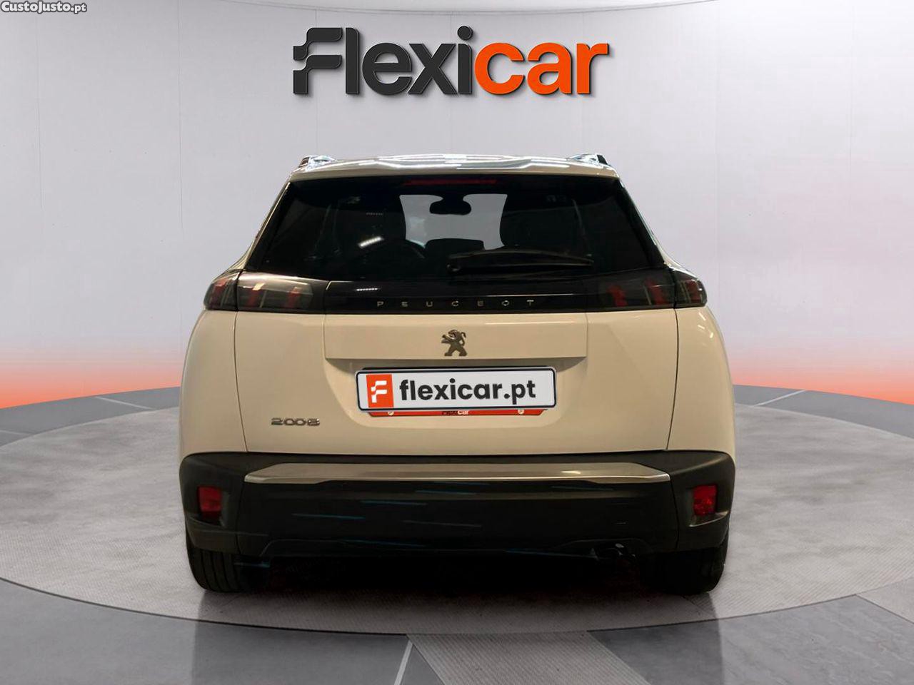 Peugeot 2008 1.2 PureTech Allure — fotografia 16
