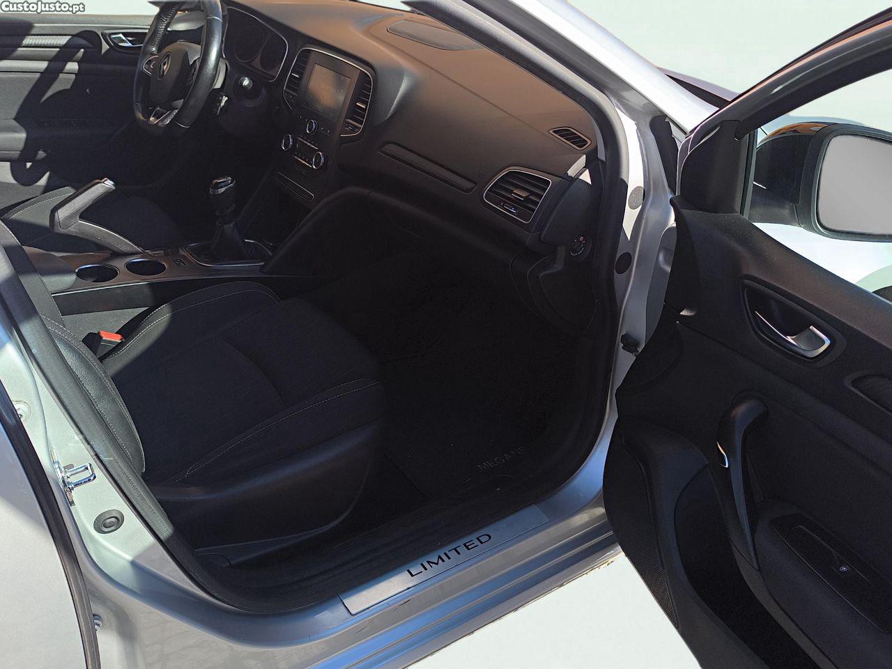 Renault Mégane Sport Tourer 1.5 Blue dCi Limited — fotografia 8