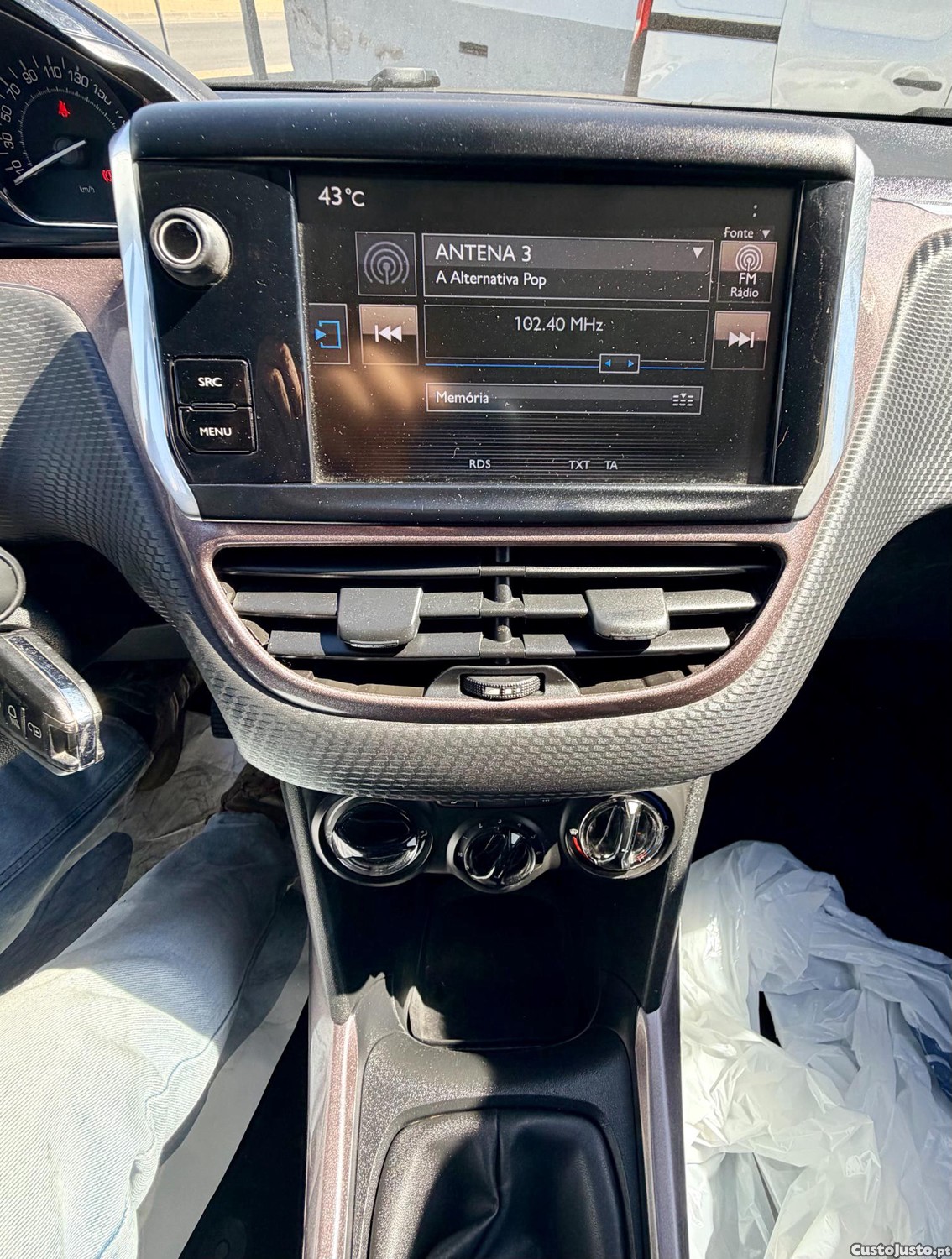 Peugeot 2008 1.2 Pure Tech — photo 3
