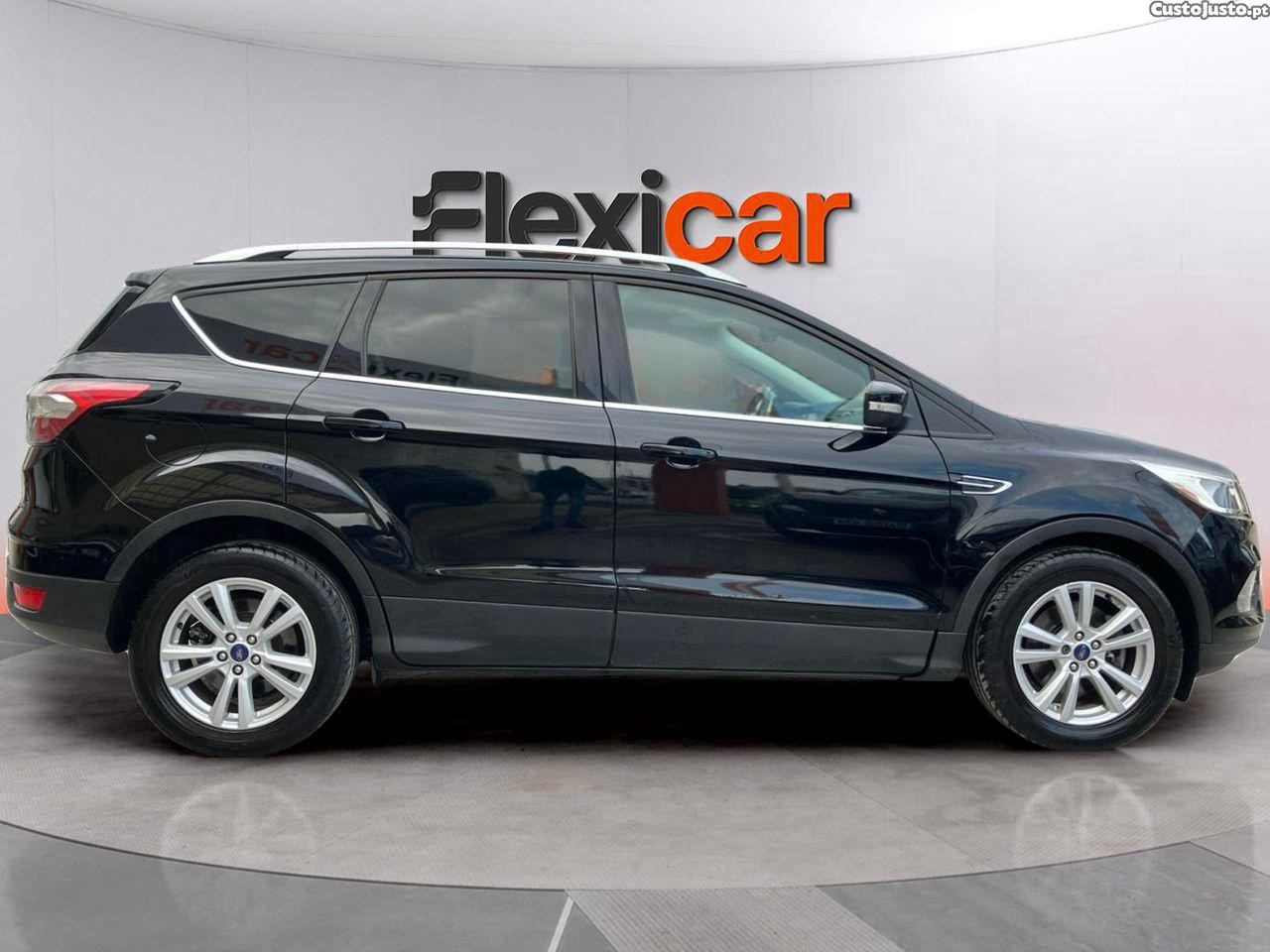 Ford Kuga 1.5 TDCi EcoBlue Titanium — fotografia 11