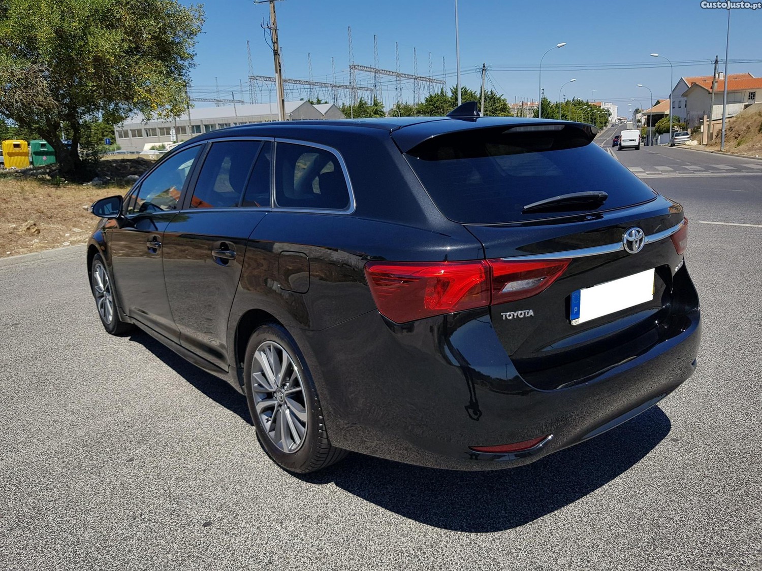 Toyota Avensis SW 1.6 D4D 112cv Full-Extras - 16 foto 4