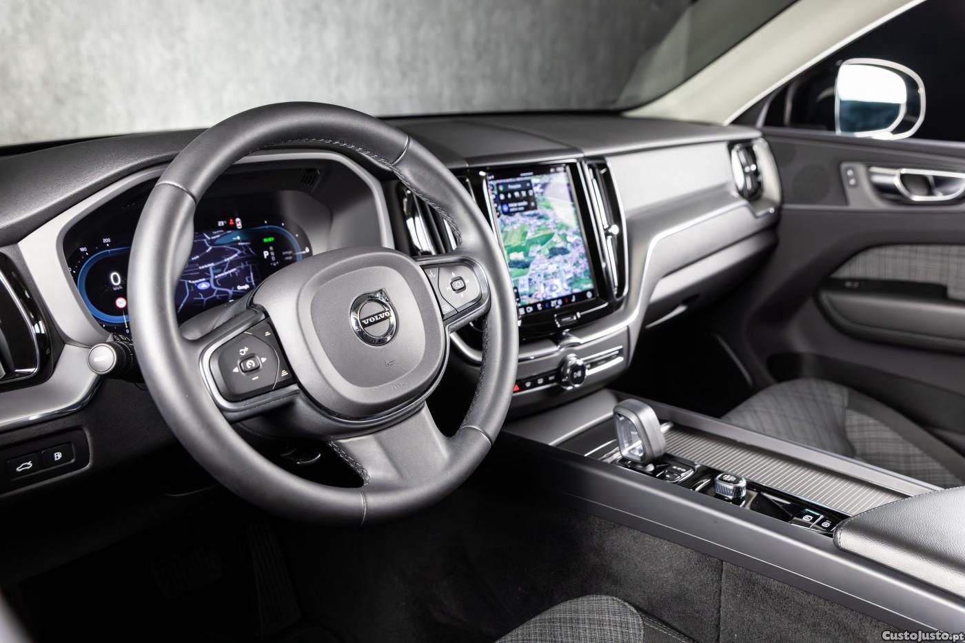 Volvo XC 60 2.0 T6 PHEV Core AWD — fotografia 17