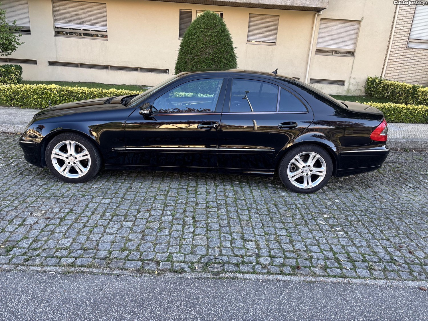 Mercedes-Benz E 220 Avantgarde  Cx. Automático Nacional — photo 2