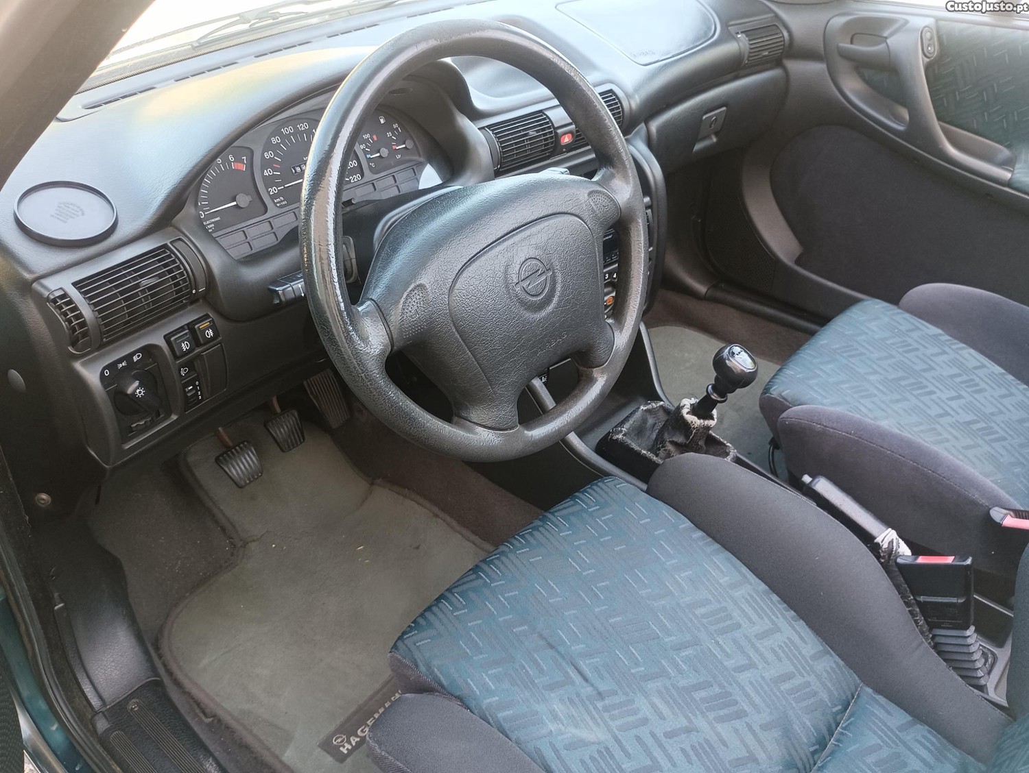 Opel Astra 1.6 I F-Cabrio — fotografia 10