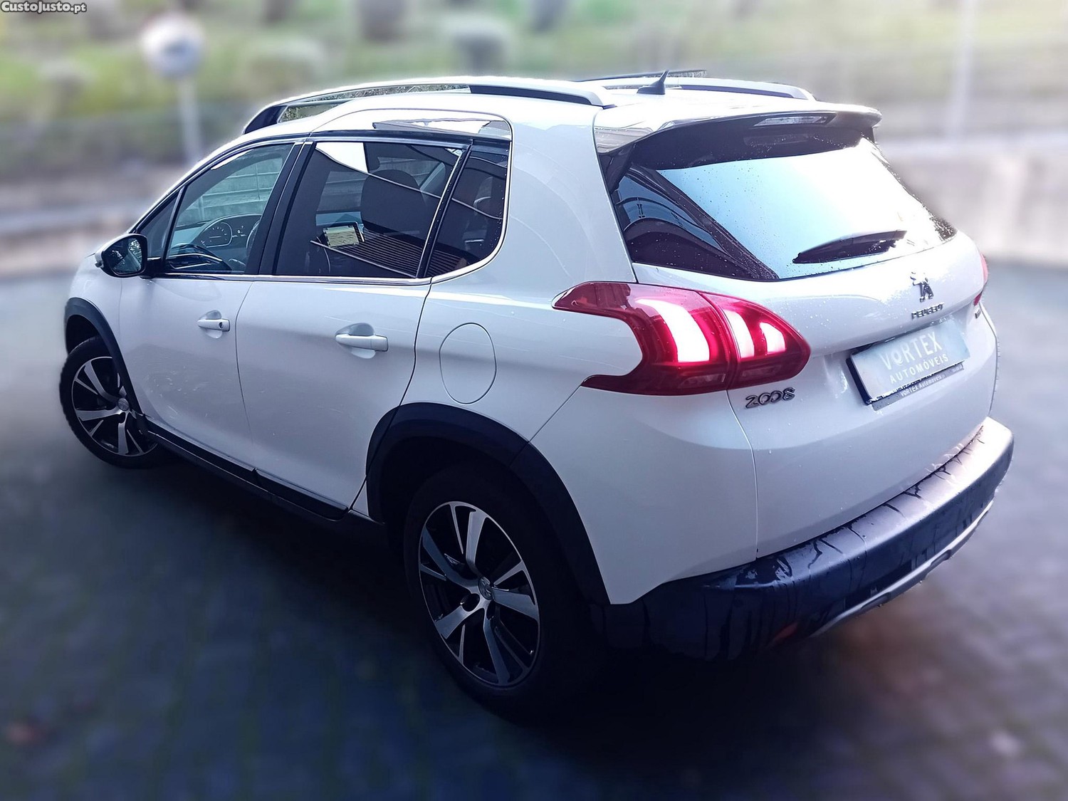 Peugeot 2008 1.2 PureTech Allure EAT6 — fotografia 15