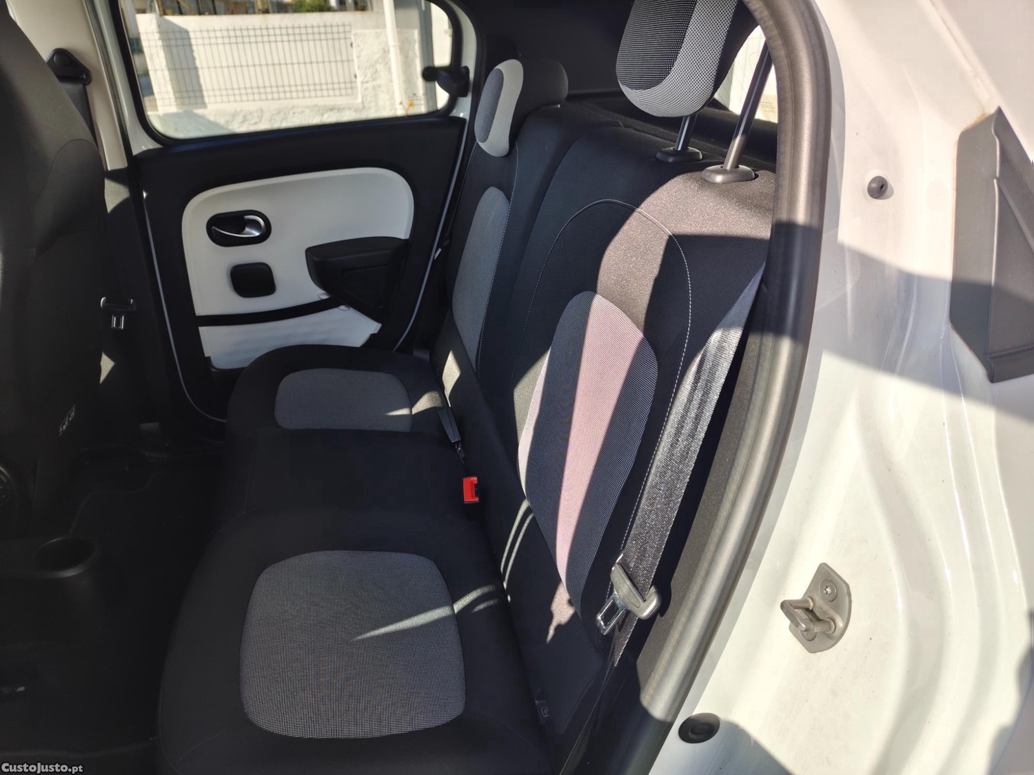 Renault Twingo 1.0 - 21 foto 2