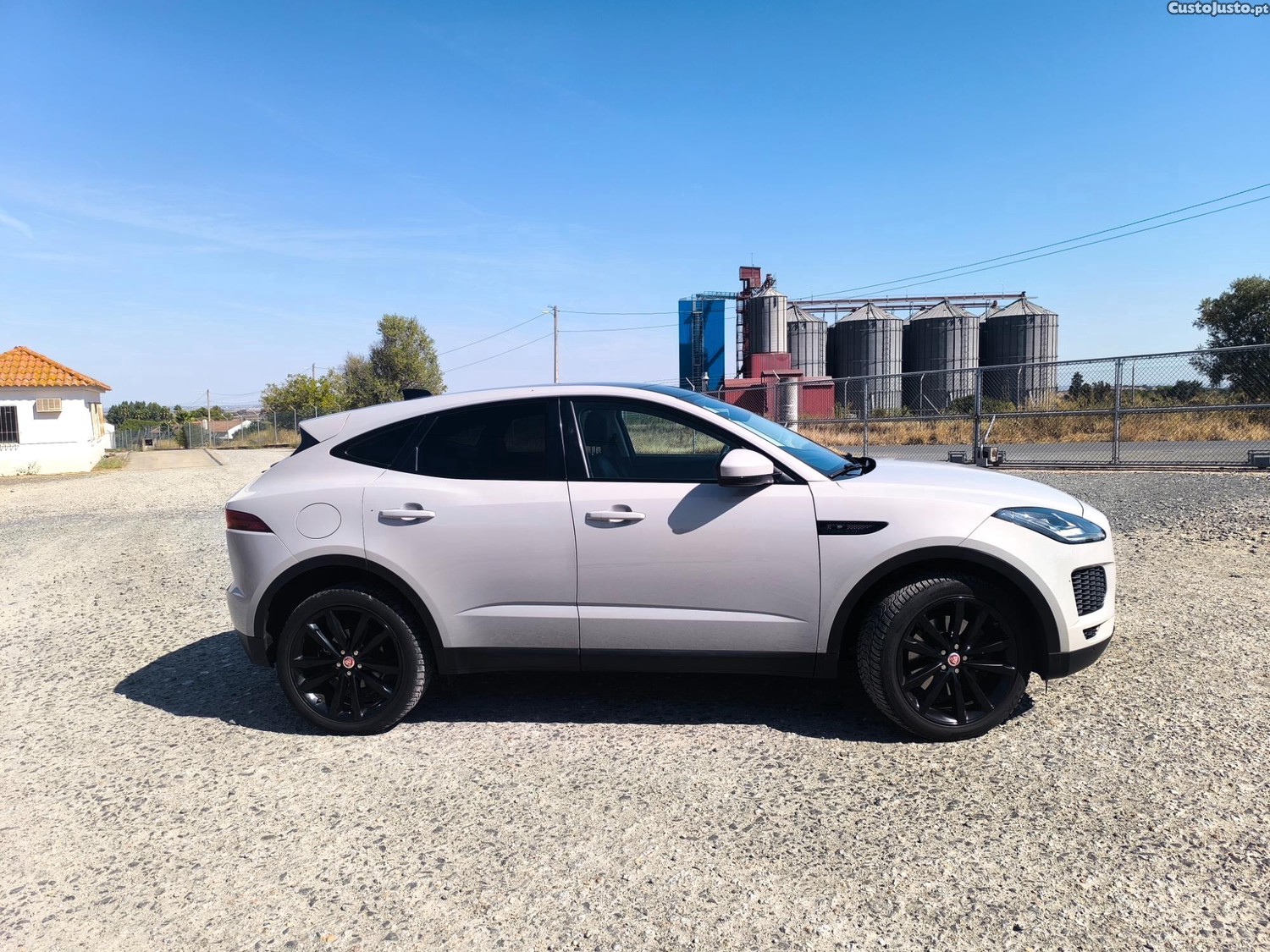 Jaguar E-Pace 2.0i 300 AWD - 19 foto 2