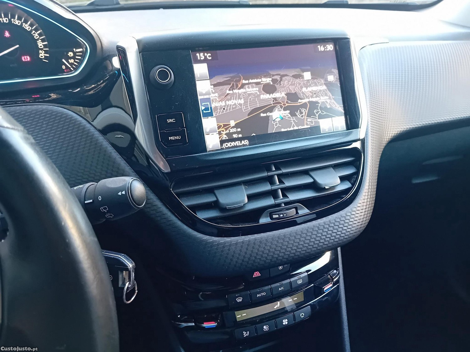 Peugeot 2008 1.2 PureTech Allure EAT6 — fotografia 4