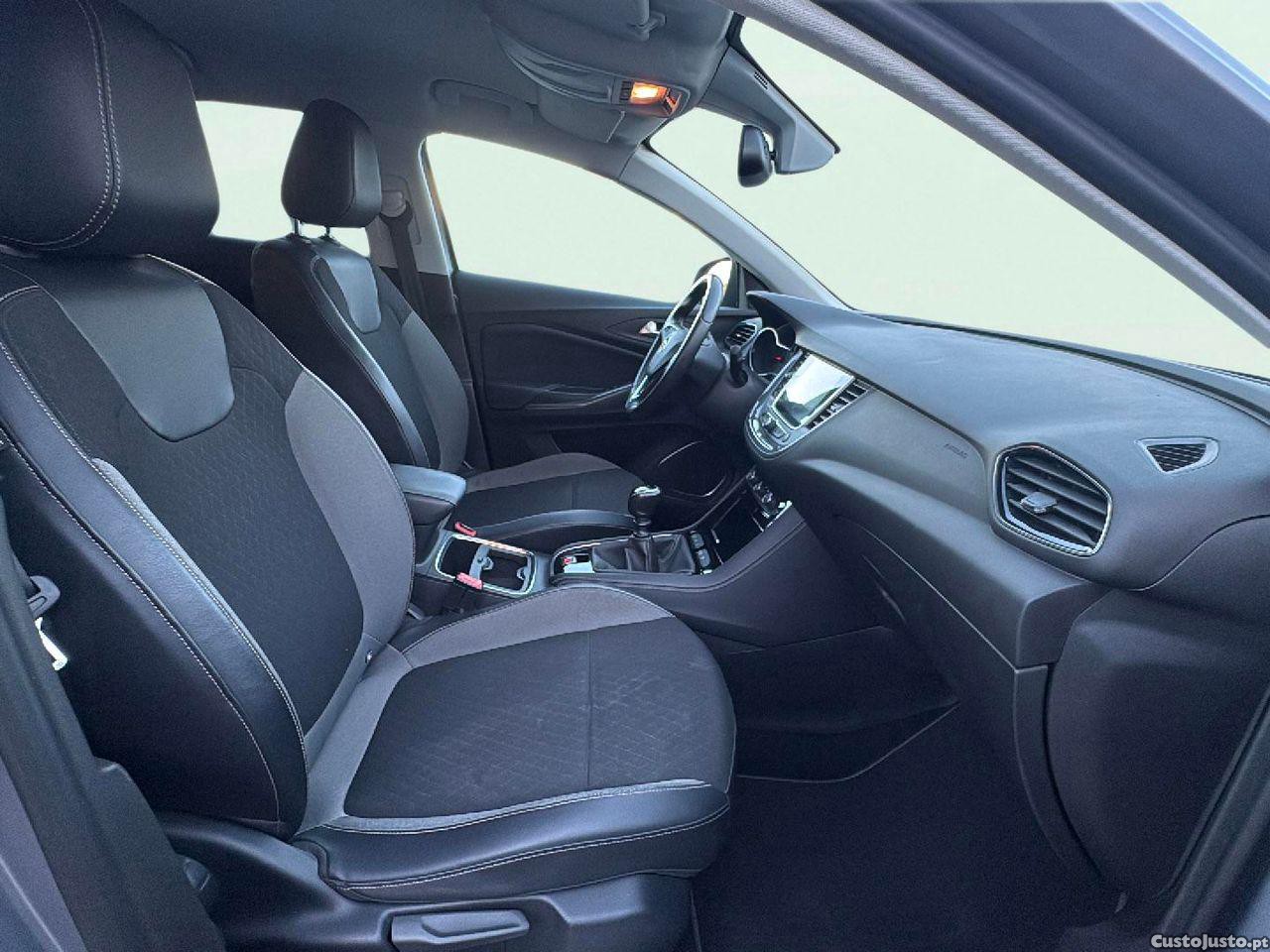 Opel Grandland X 1.2 T Ultimate — fotografia 3