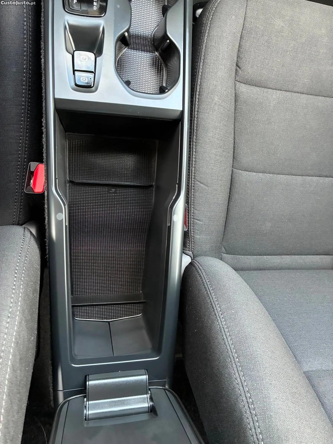 Volvo XC 40 1.5 T2 Momentum Plus Geartronic — fotografia 9