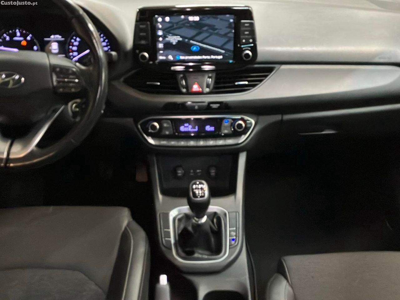 Hyundai i30 CW 1.6 CRDI 110 COMFORT PLUS — fotografia 15