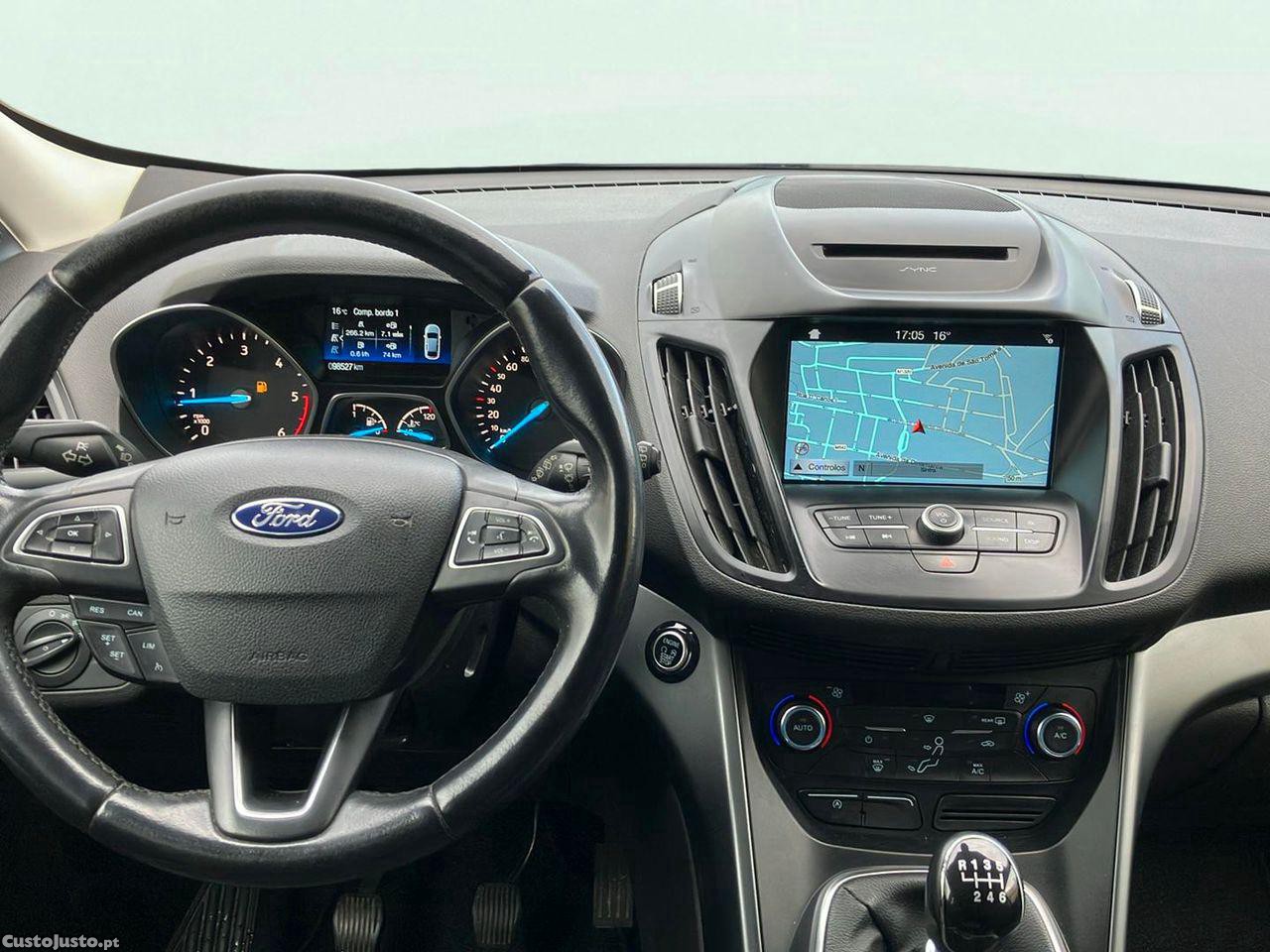 Ford Kuga 1.5 TDCi EcoBlue Titanium — fotografia 9