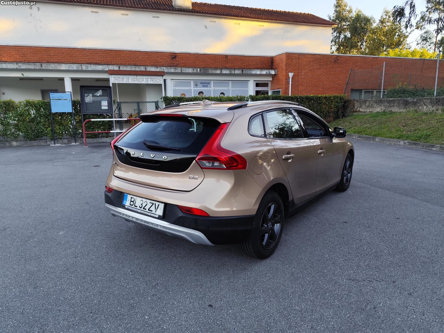 Volvo V40 1.6 diesel D2 cross country — photo 3
