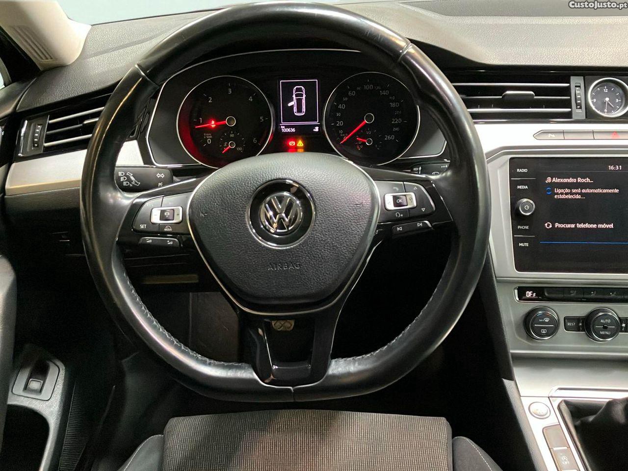 Volkswagen Passat 1.6 TDI Confortline — fotografia 12