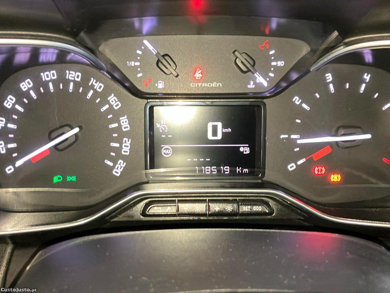 Citroën C3 1.5 BlueHDi Shine — fotografia 12