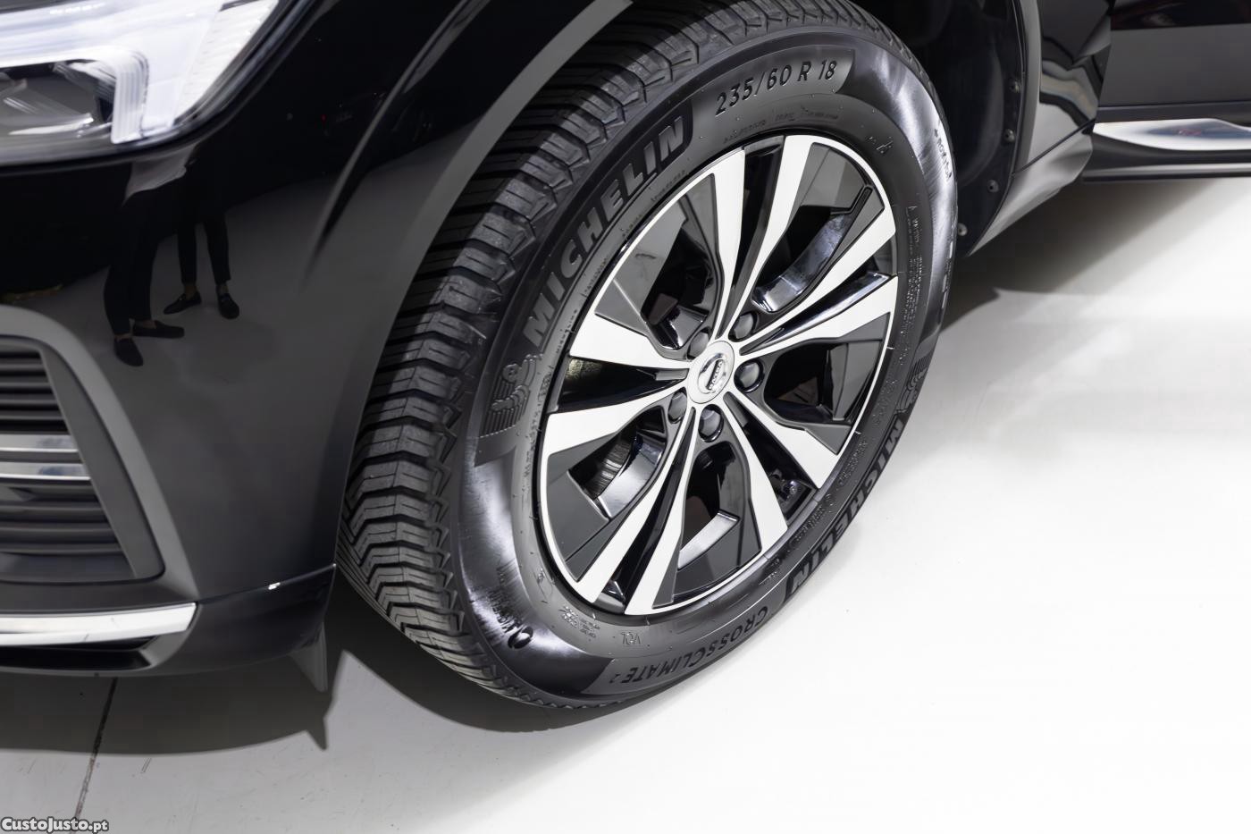 Volvo XC 60 2.0 T6 PHEV Core AWD — fotografia 14