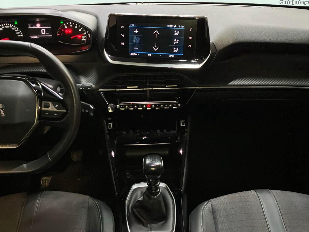 Peugeot 2008 1.2 PureTech Allure — fotografia 14