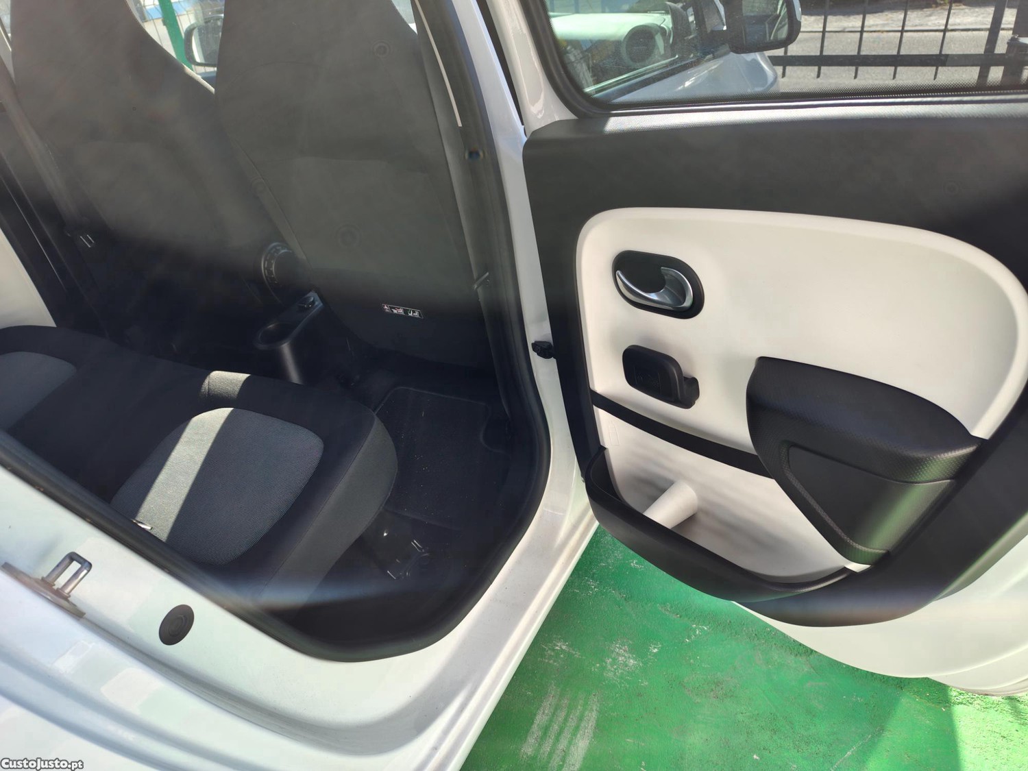 Renault Twingo 1.0 - 21 foto 3
