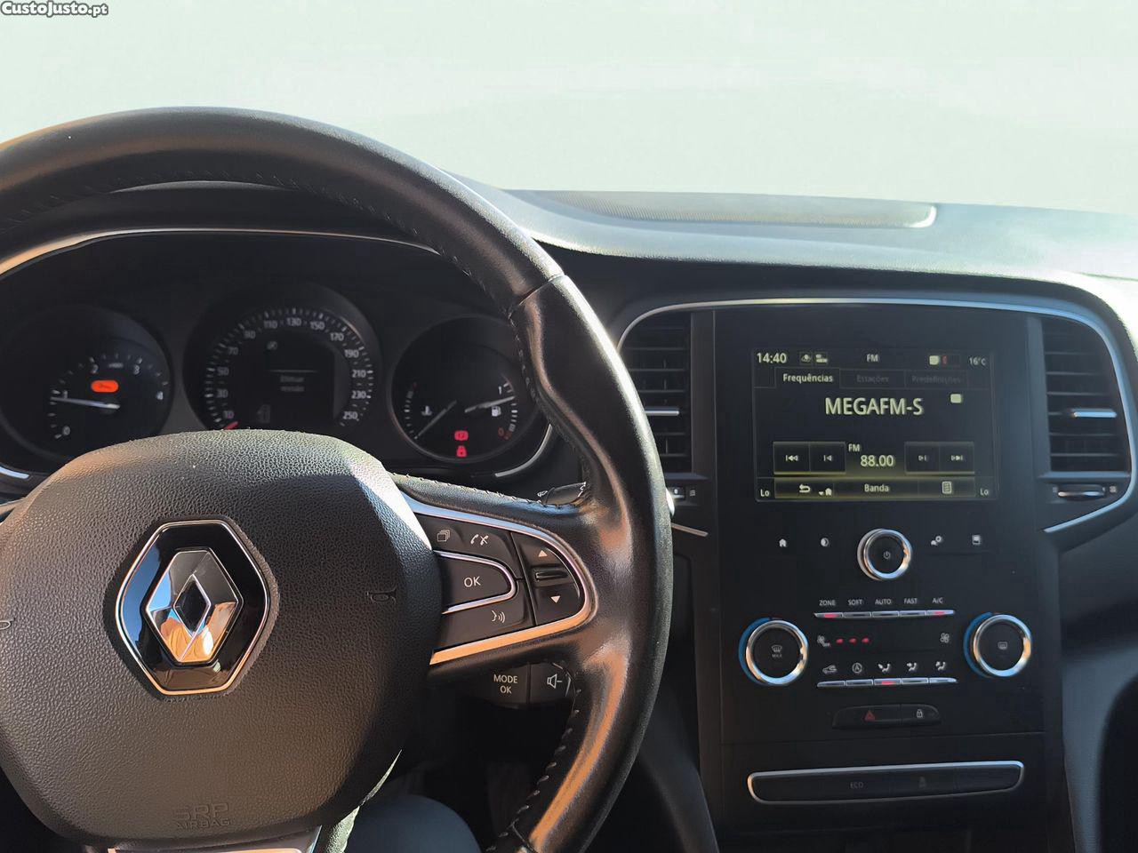 Renault Mégane Sport Tourer 1.5 Blue dCi Limited — fotografia 6
