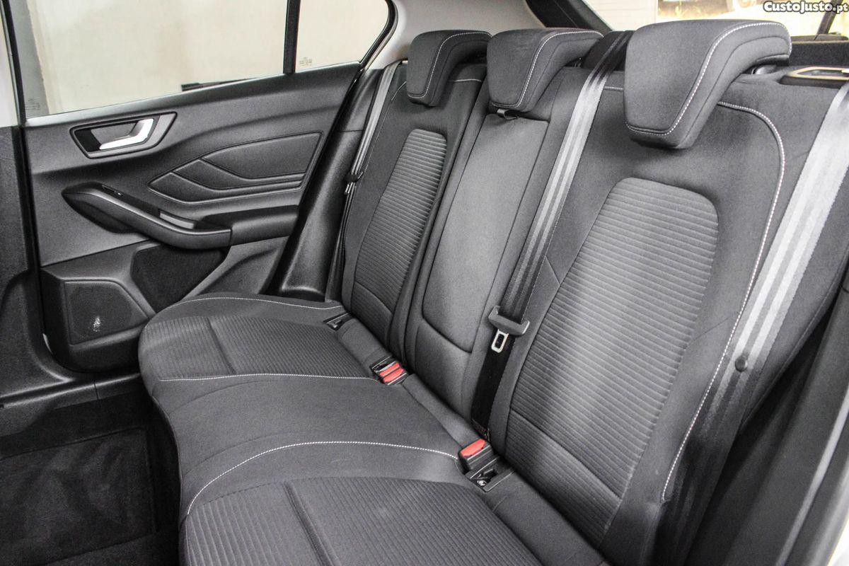 Ford Focus 1.5 TDCi Titanium — fotografia 16