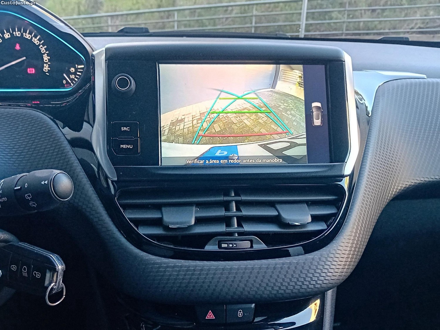 Peugeot 2008 1.2 PureTech Allure EAT6 — fotografia 3